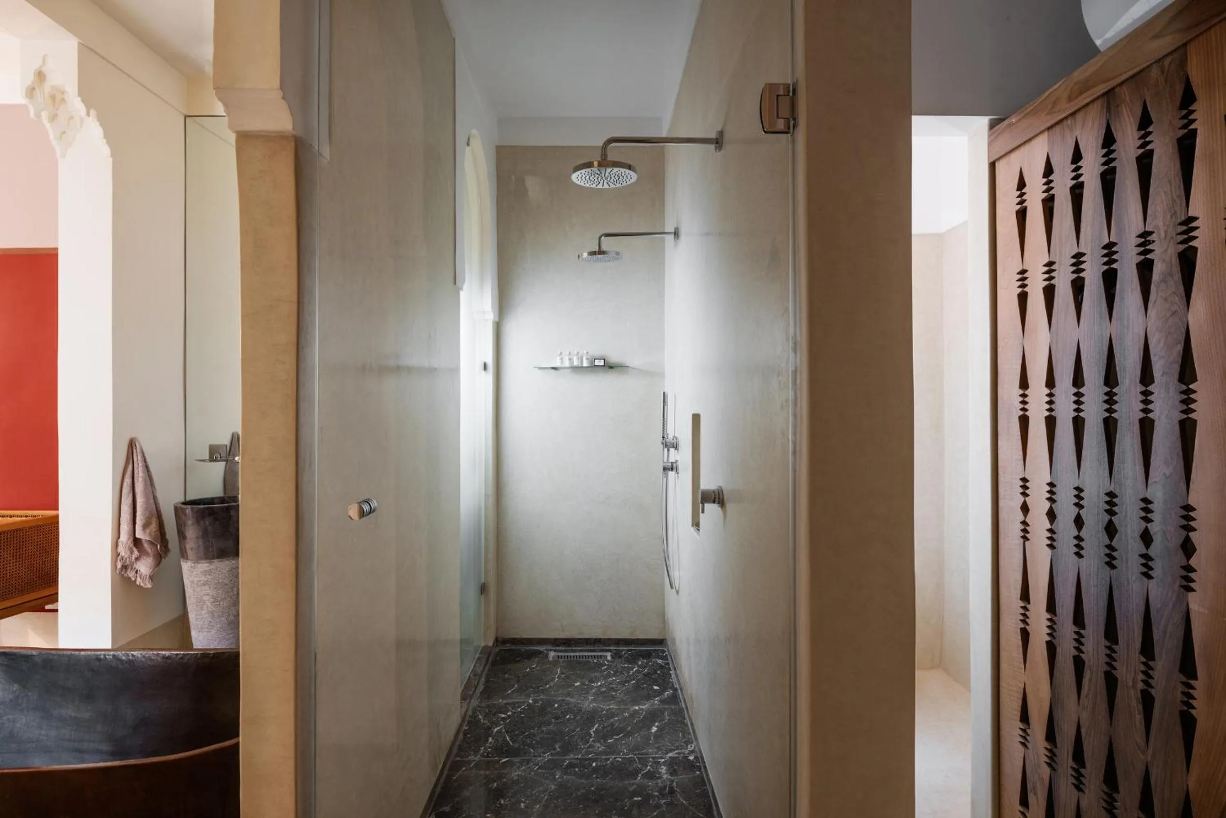 Shower in 72 Hotel & Spa