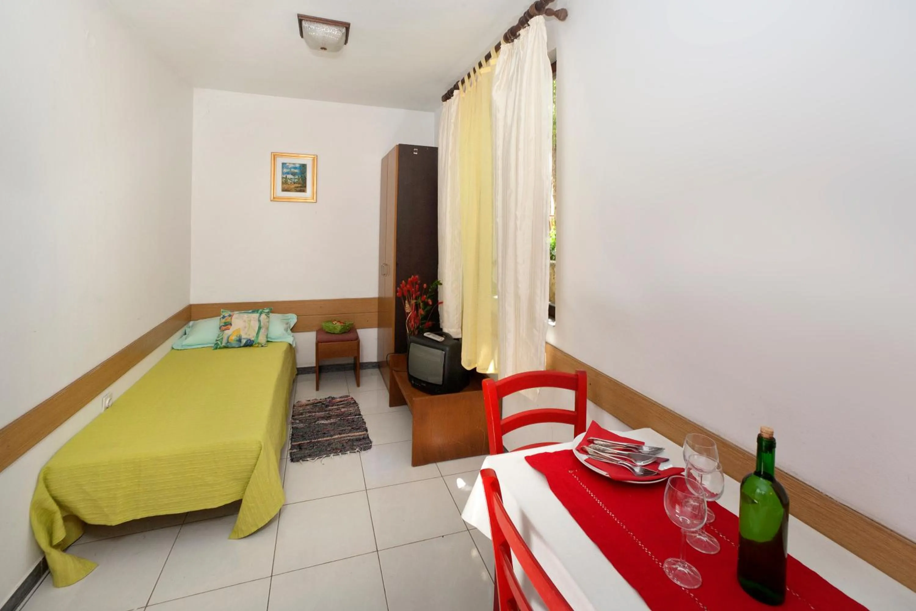 Bed in Apartments Mladenka