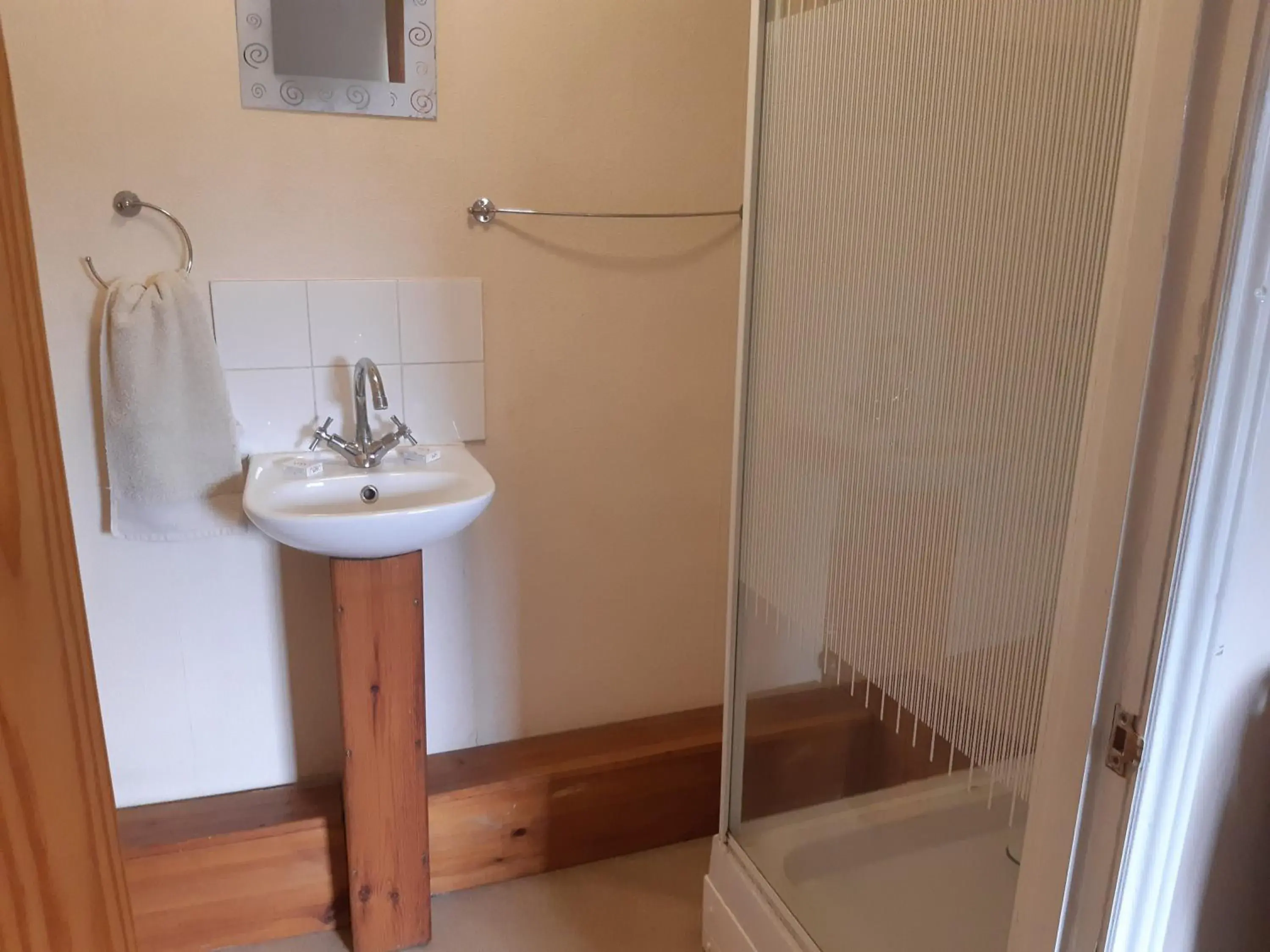 Standard Twin Room in The Rampant Horse Public House Standard Twin Room in The Rampant Horse Public House