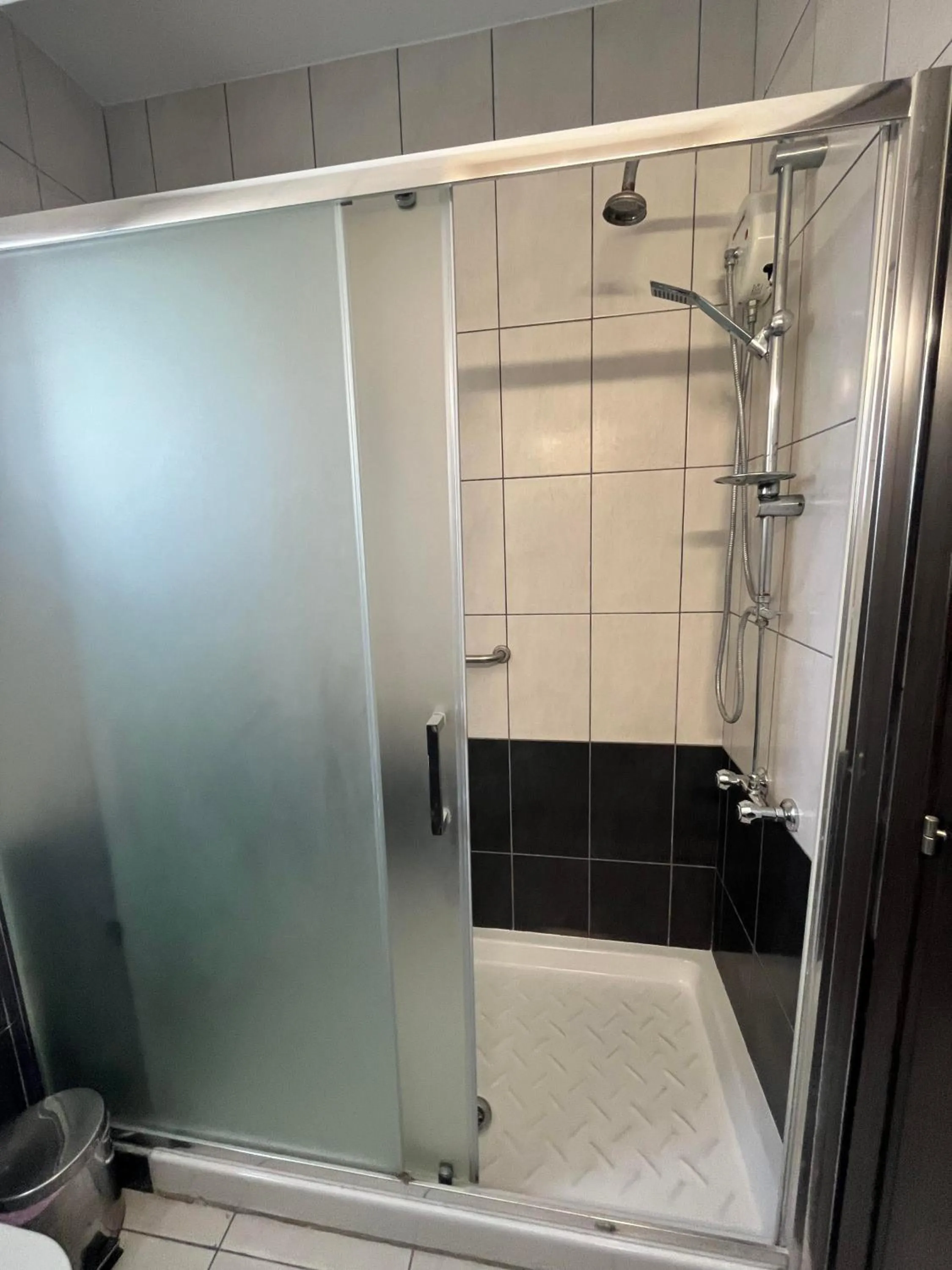 Shower in Polyxeni Hotel Apartments