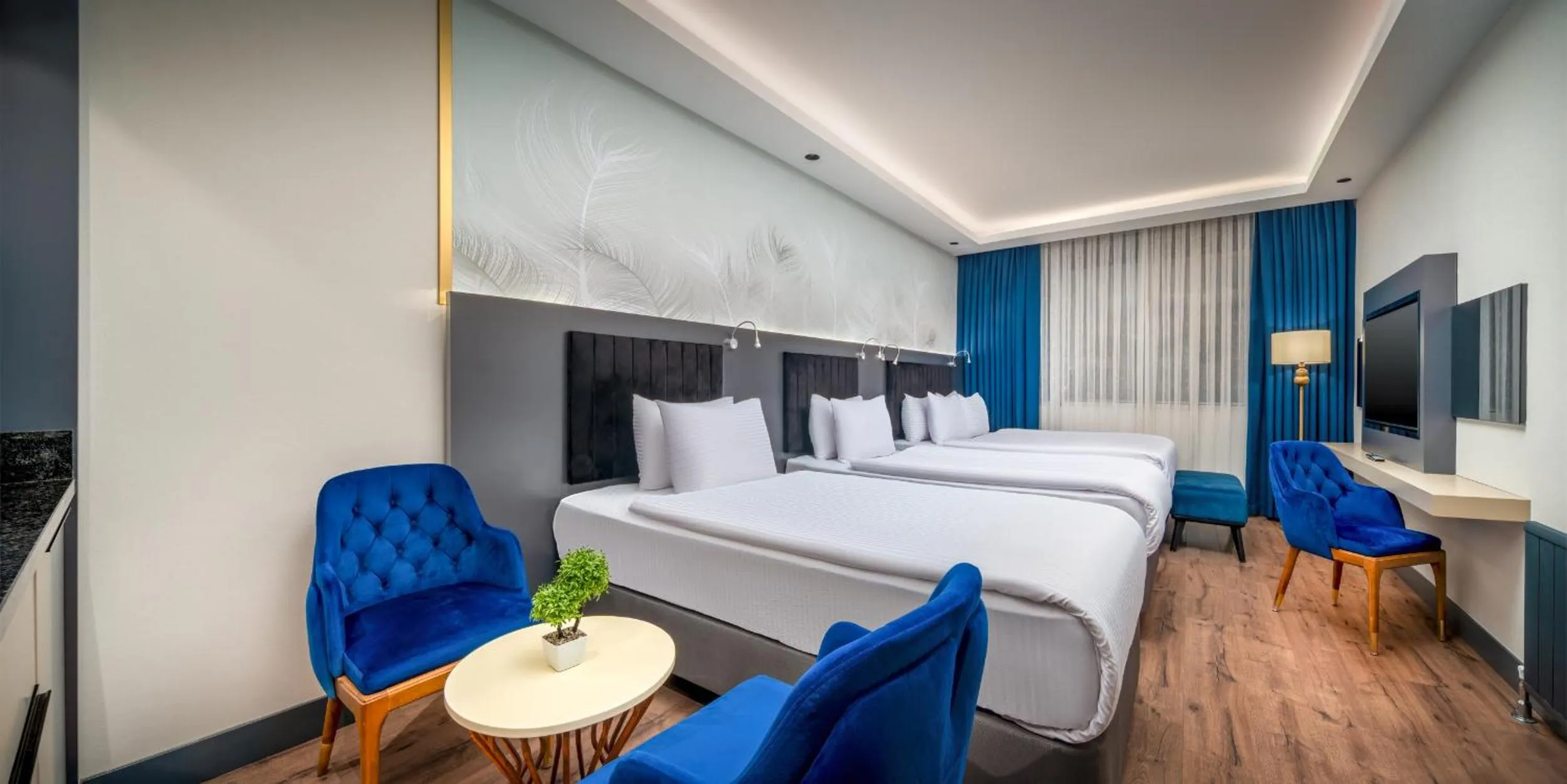 Photo of the whole room, Bed in Best Western Premier Hidden Hills Hotel