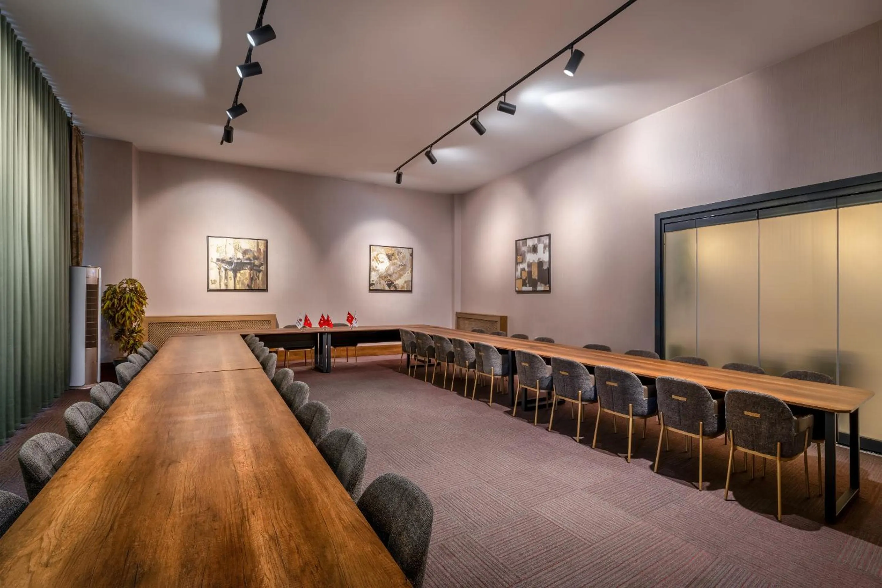 Meeting/conference room in Best Western Premier Hidden Hills Hotel