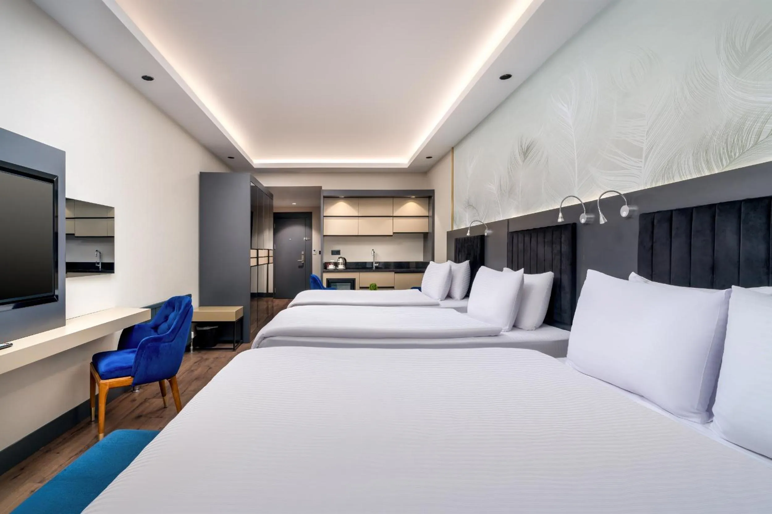 Photo of the whole room, Bed in Best Western Premier Hidden Hills Hotel