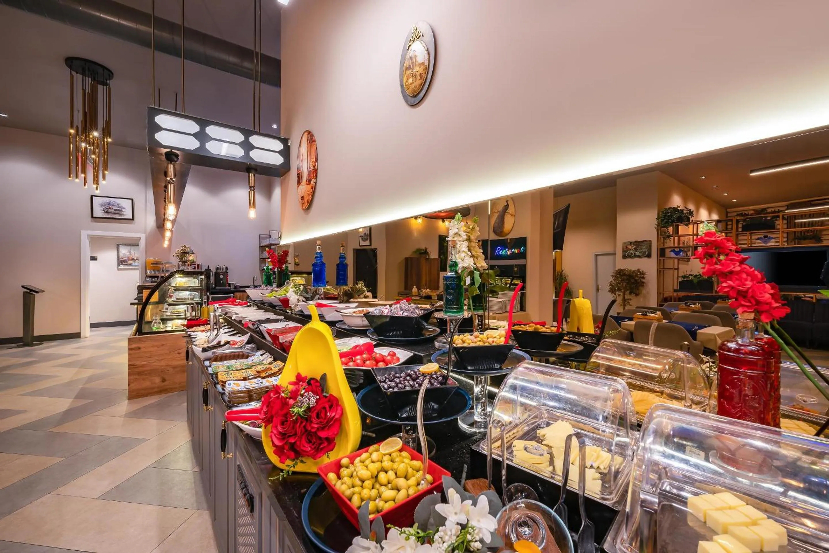 Restaurant/places to eat in Best Western Premier Hidden Hills Hotel