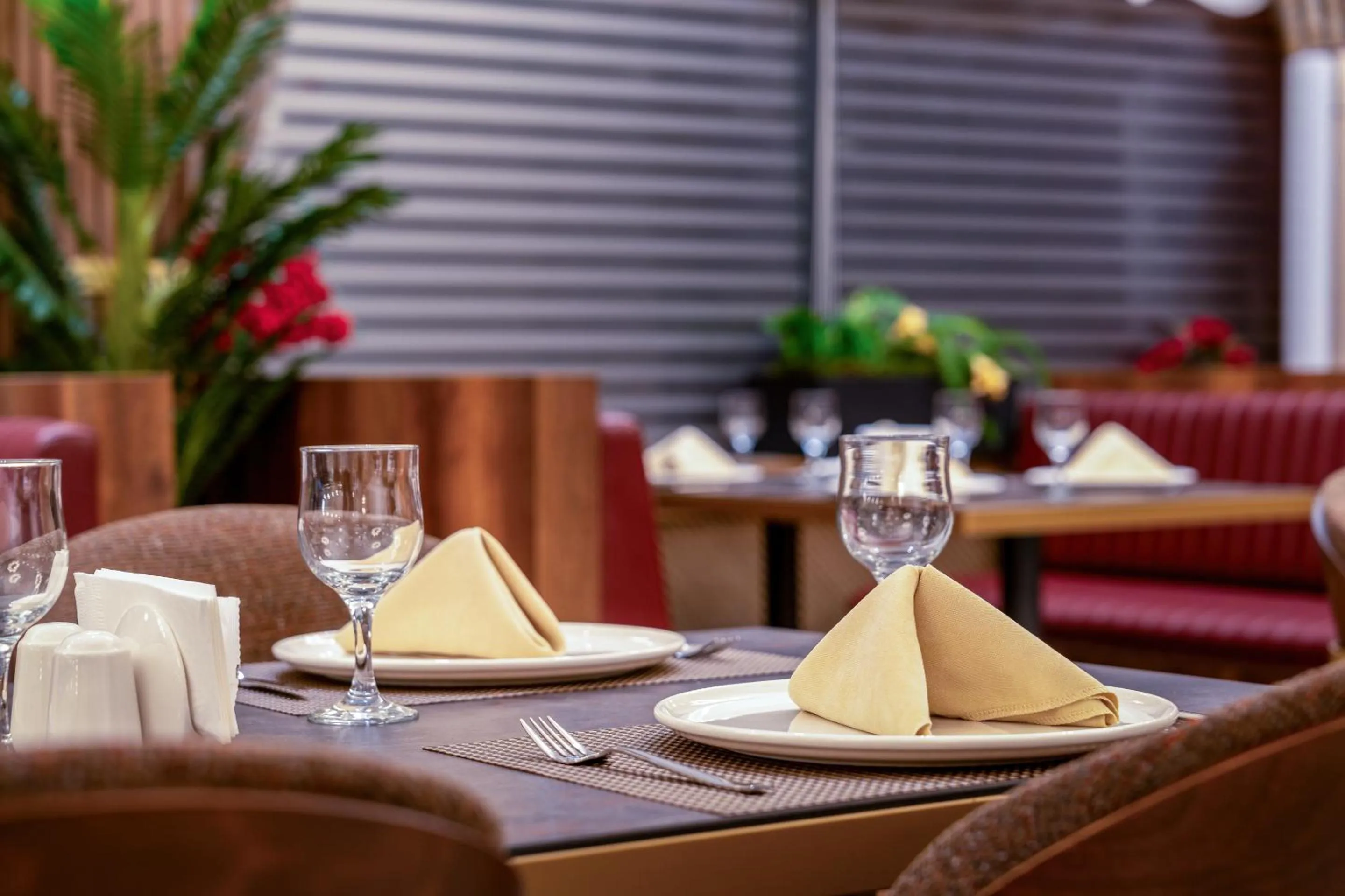 Restaurant/places to eat in Best Western Premier Hidden Hills Hotel