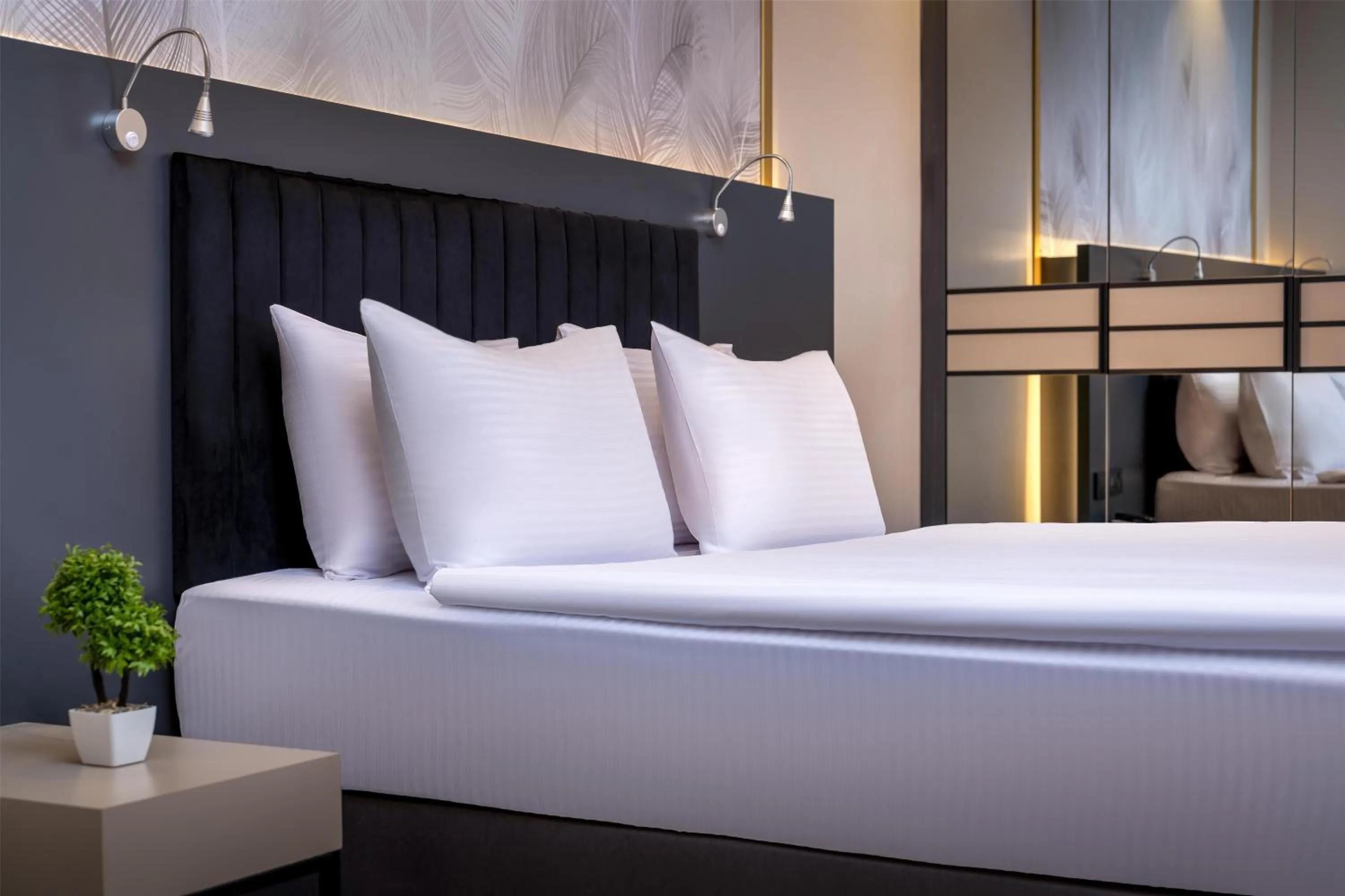 Bedroom, Bed in Best Western Premier Hidden Hills Hotel