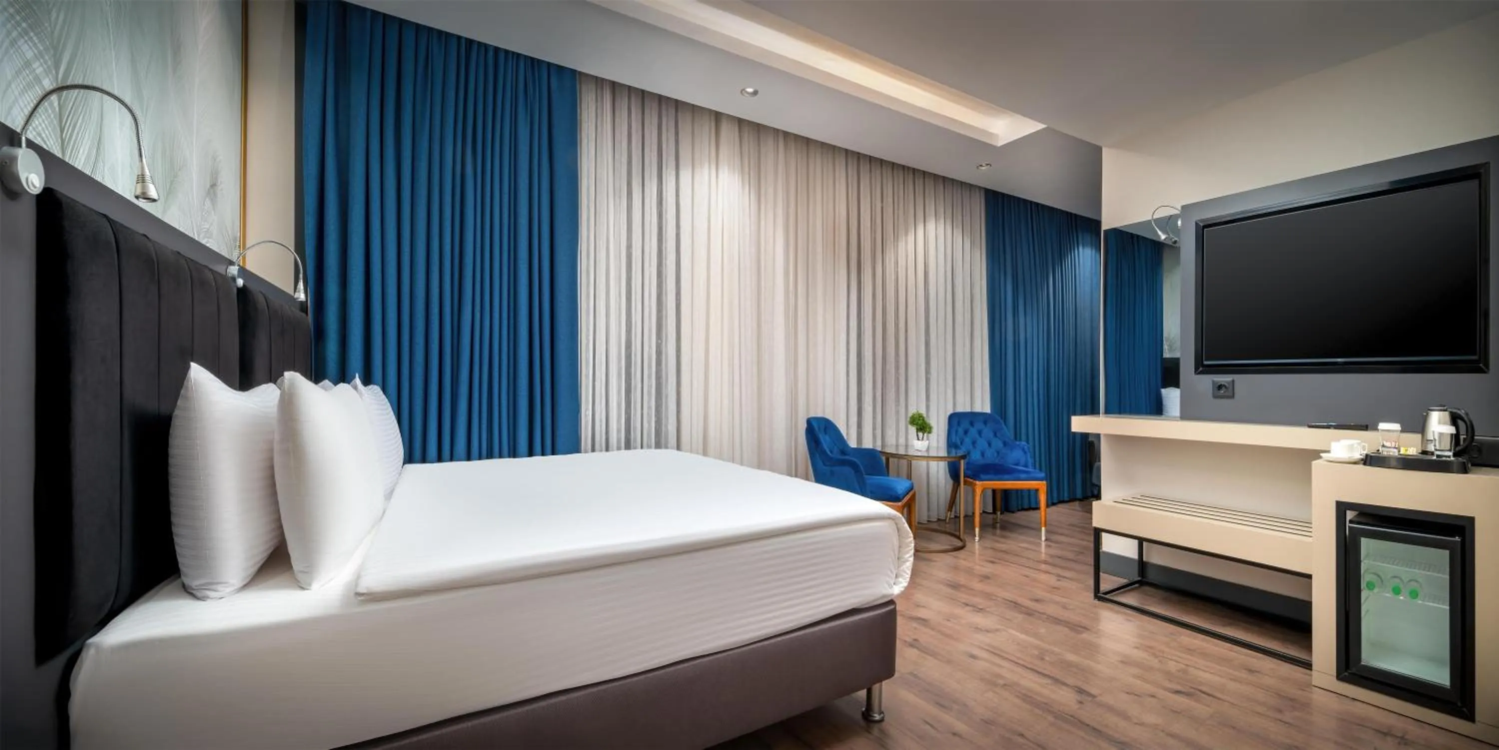 Photo of the whole room, Bed in Best Western Premier Hidden Hills Hotel