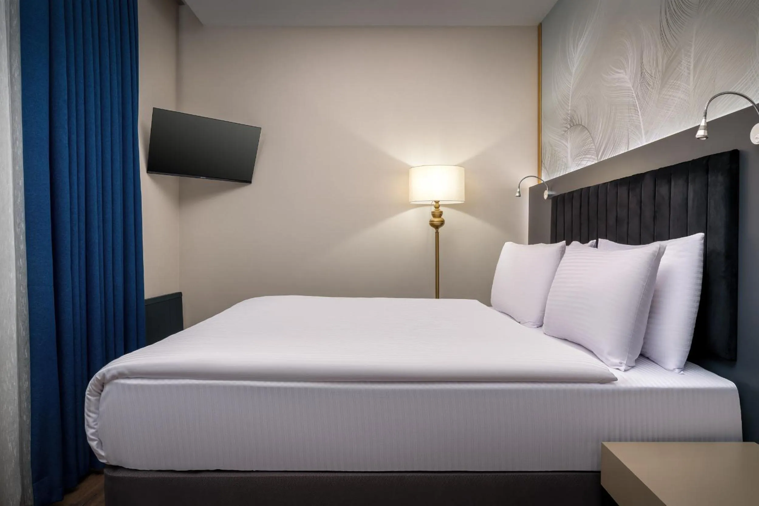 Bedroom, Bed in Best Western Premier Hidden Hills Hotel