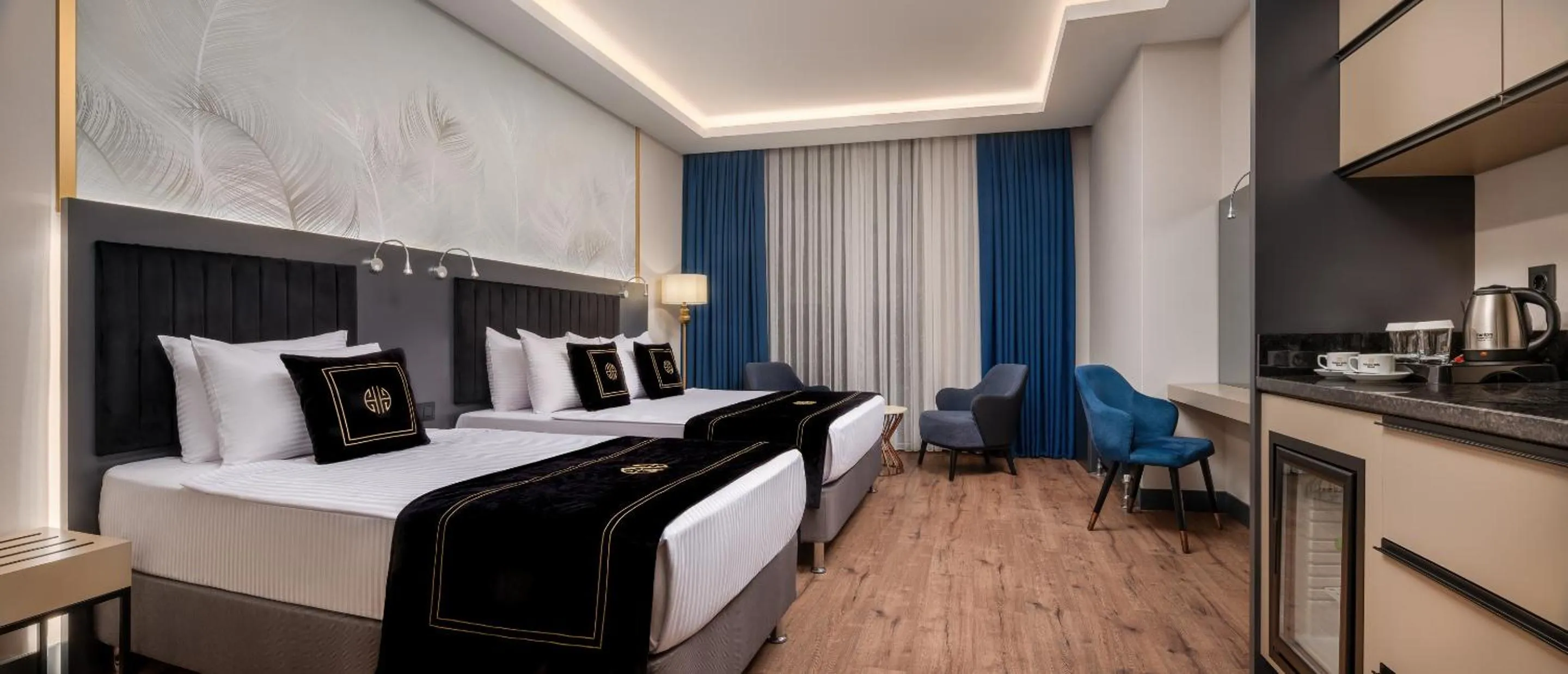 Photo of the whole room, Bed in Best Western Premier Hidden Hills Hotel