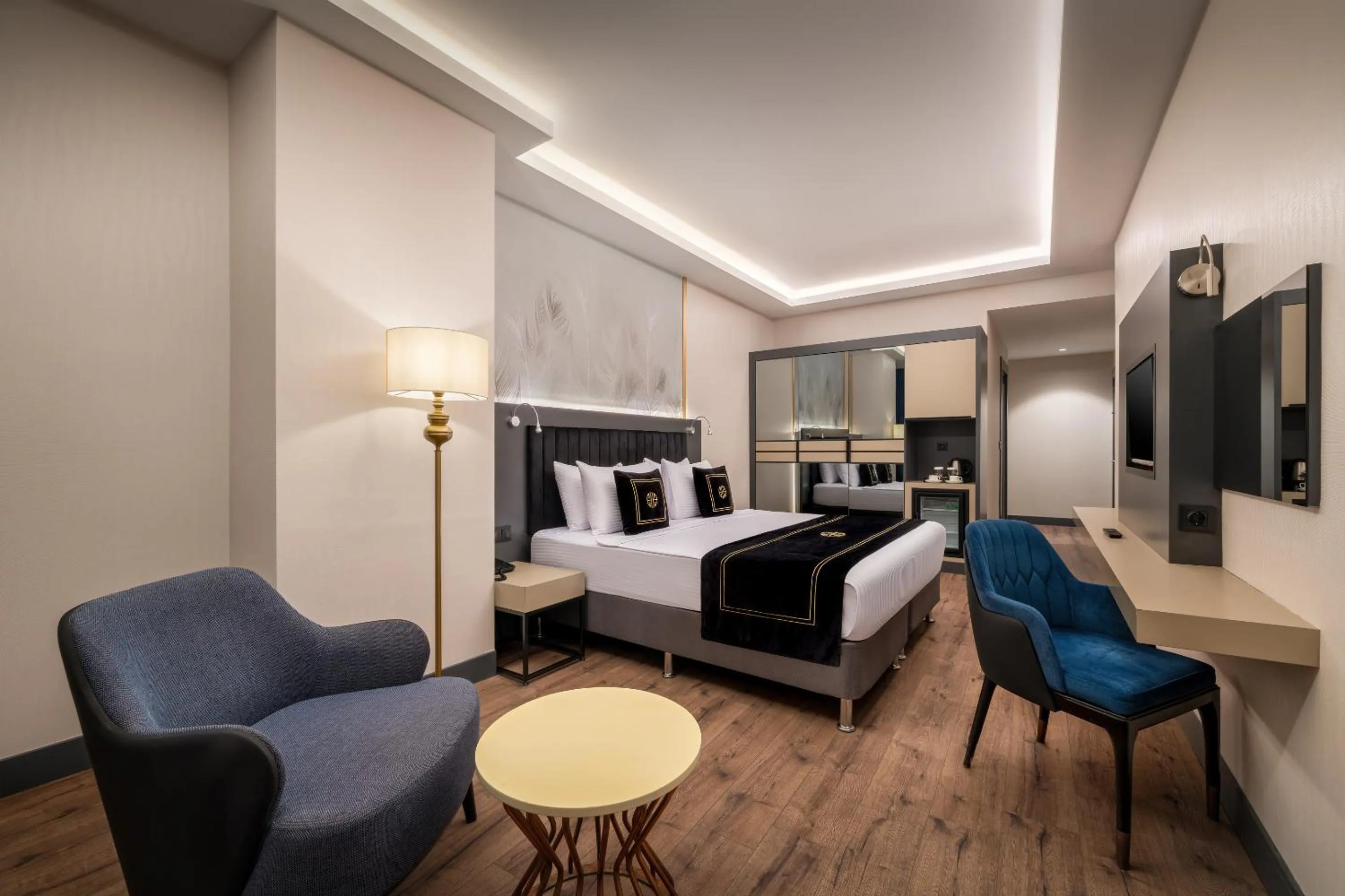 Photo of the whole room, Bed in Best Western Premier Hidden Hills Hotel