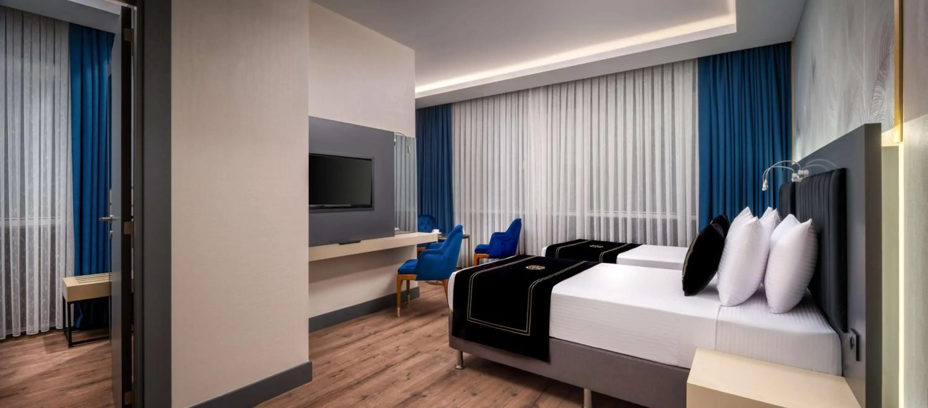 Bedroom, Bed in Best Western Premier Hidden Hills Hotel