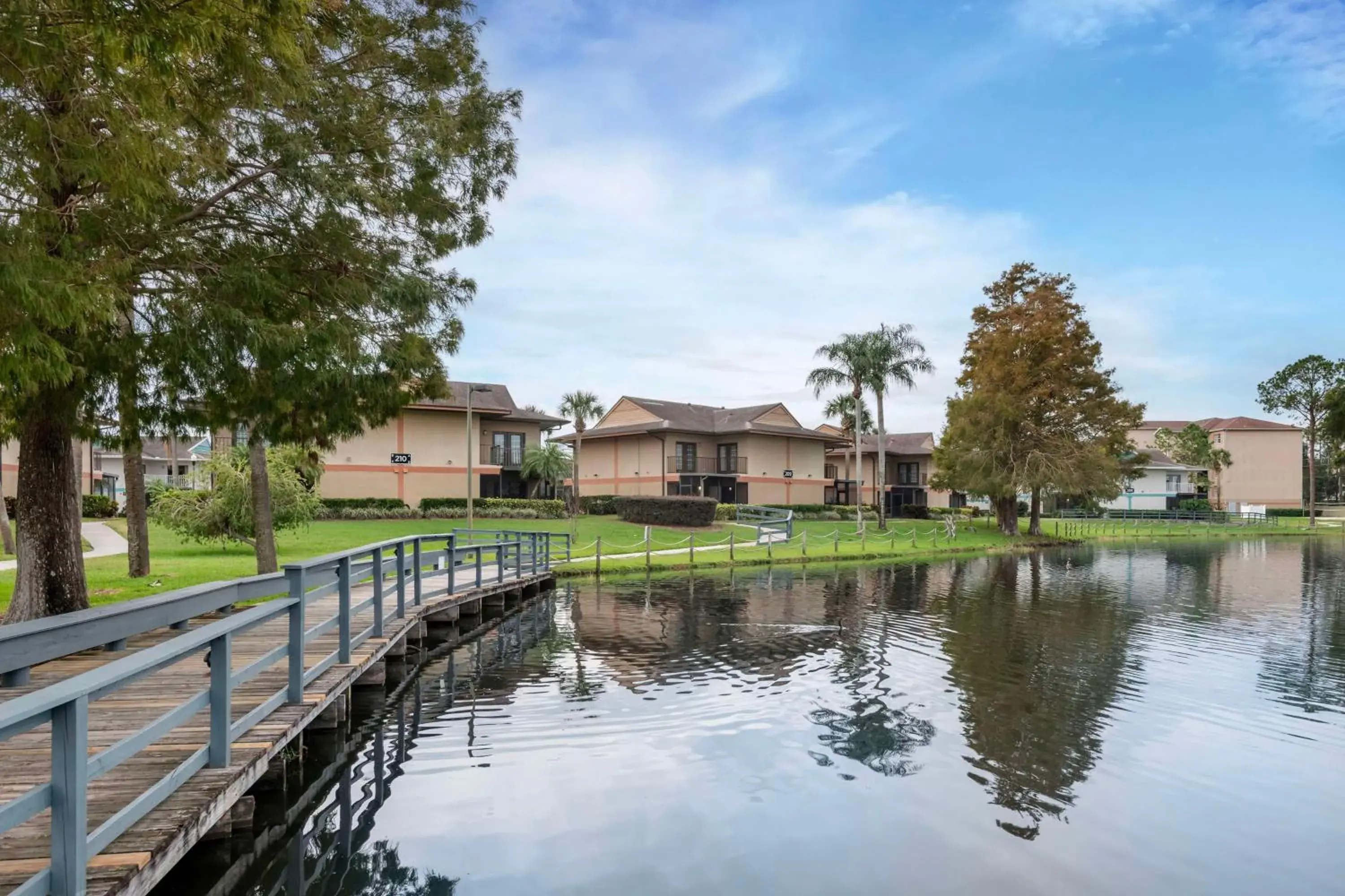 Property building in Hilton Vacation Club Aqua Sol Orlando West Property building in Hilton Vacation Club Aqua Sol Orlando West