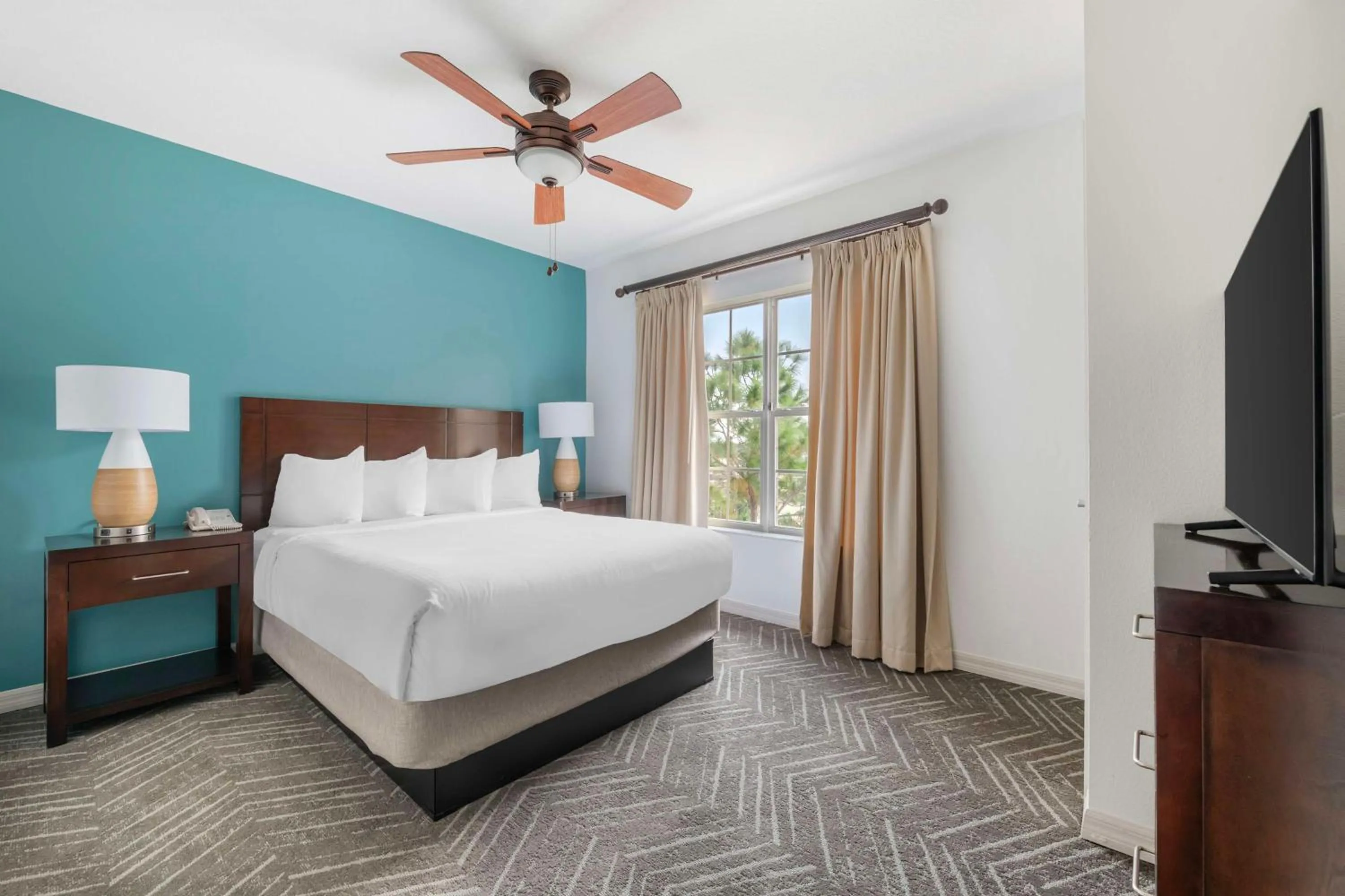 Bed in Hilton Vacation Club Aqua Sol Orlando West