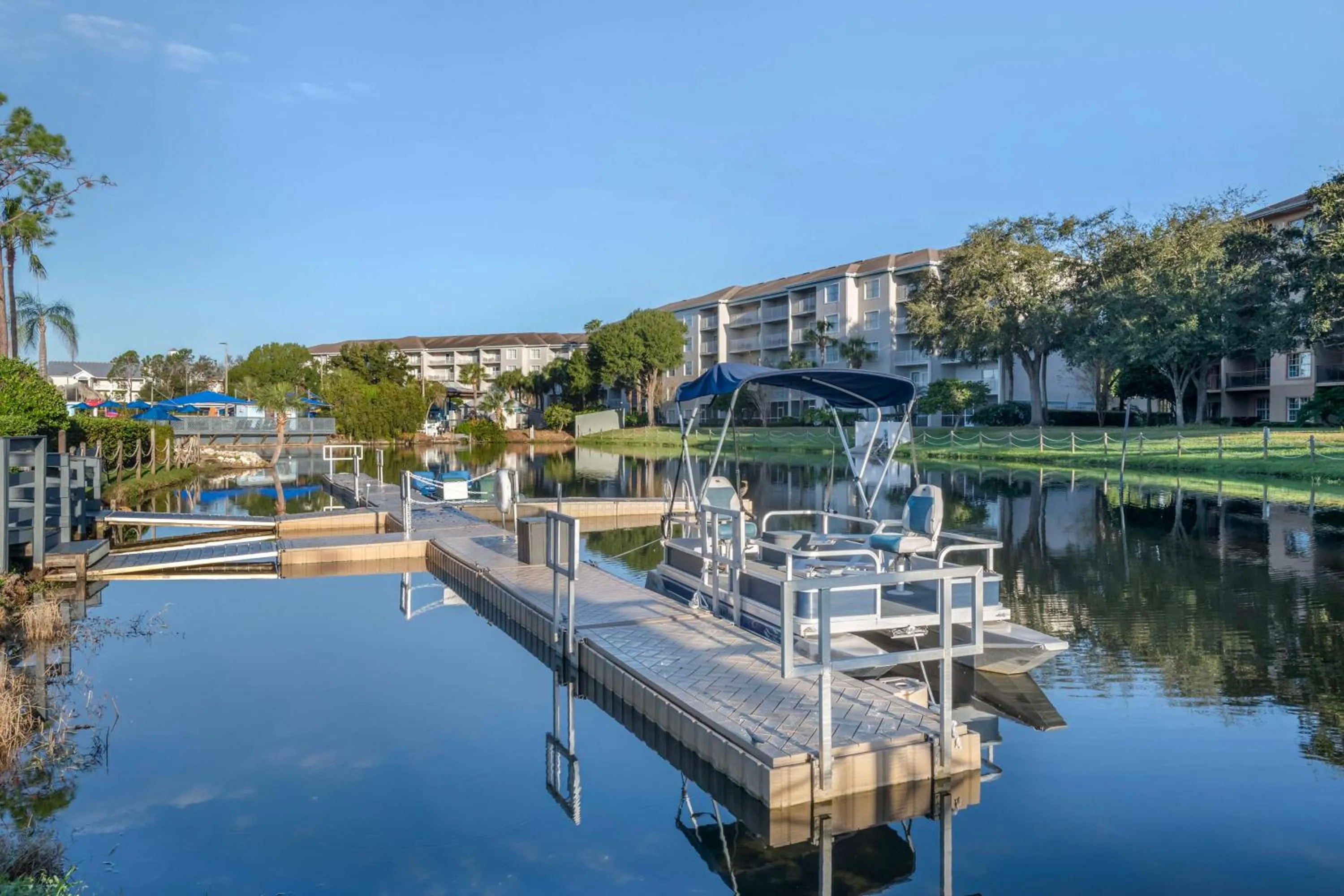 Property building in Hilton Vacation Club Aqua Sol Orlando West