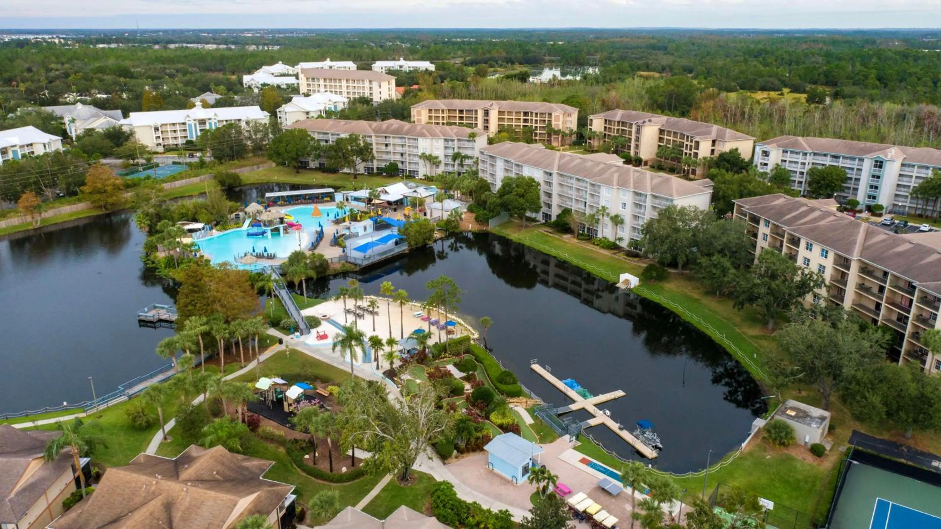 Property building in Hilton Vacation Club Aqua Sol Orlando West