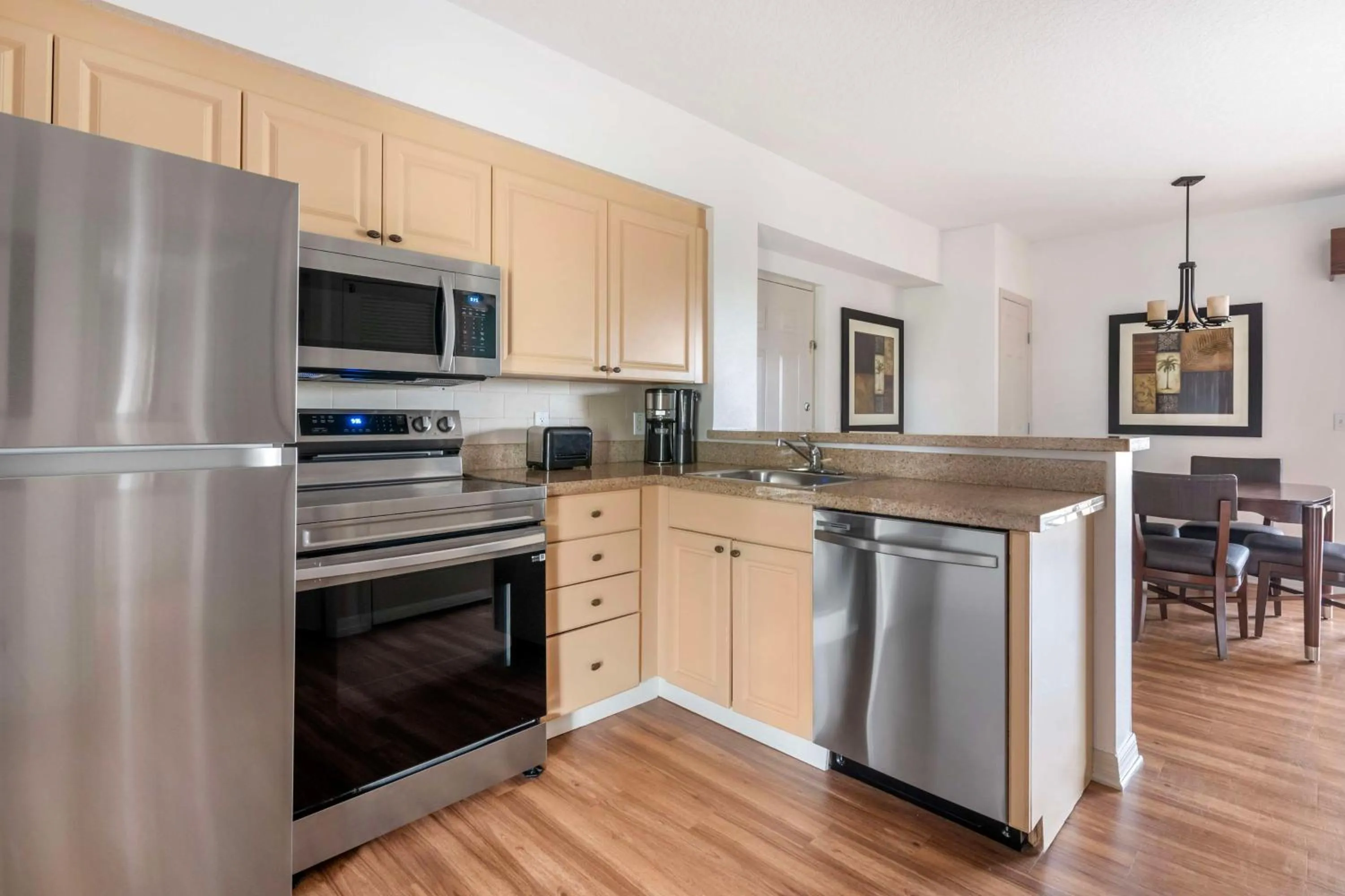 Kitchen or kitchenette in Hilton Vacation Club Aqua Sol Orlando West