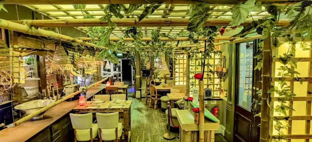 OX Hotel, Bar, & Grill