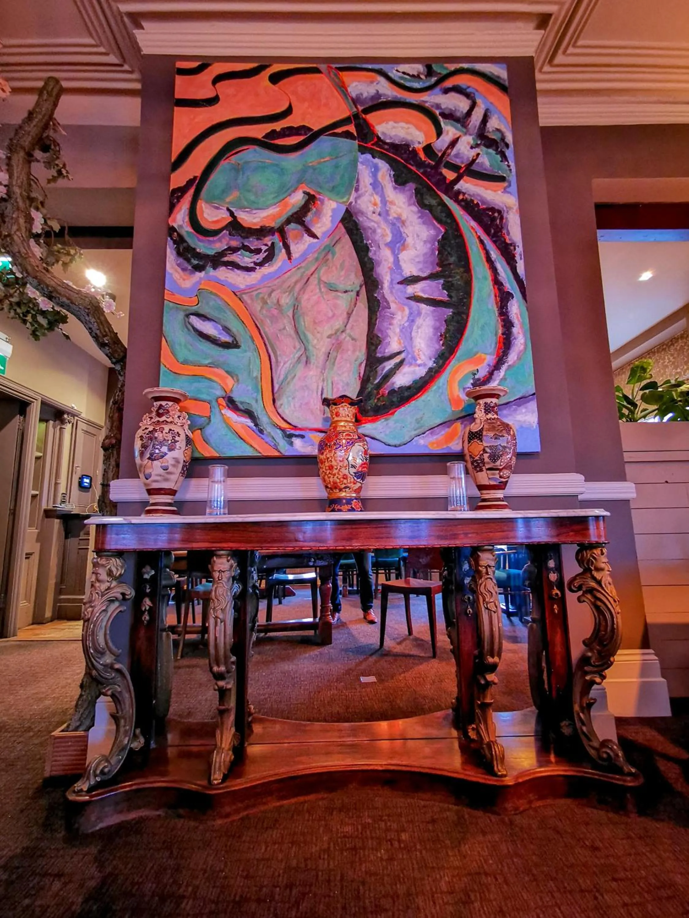 OX Hotel, Bar, & Grill