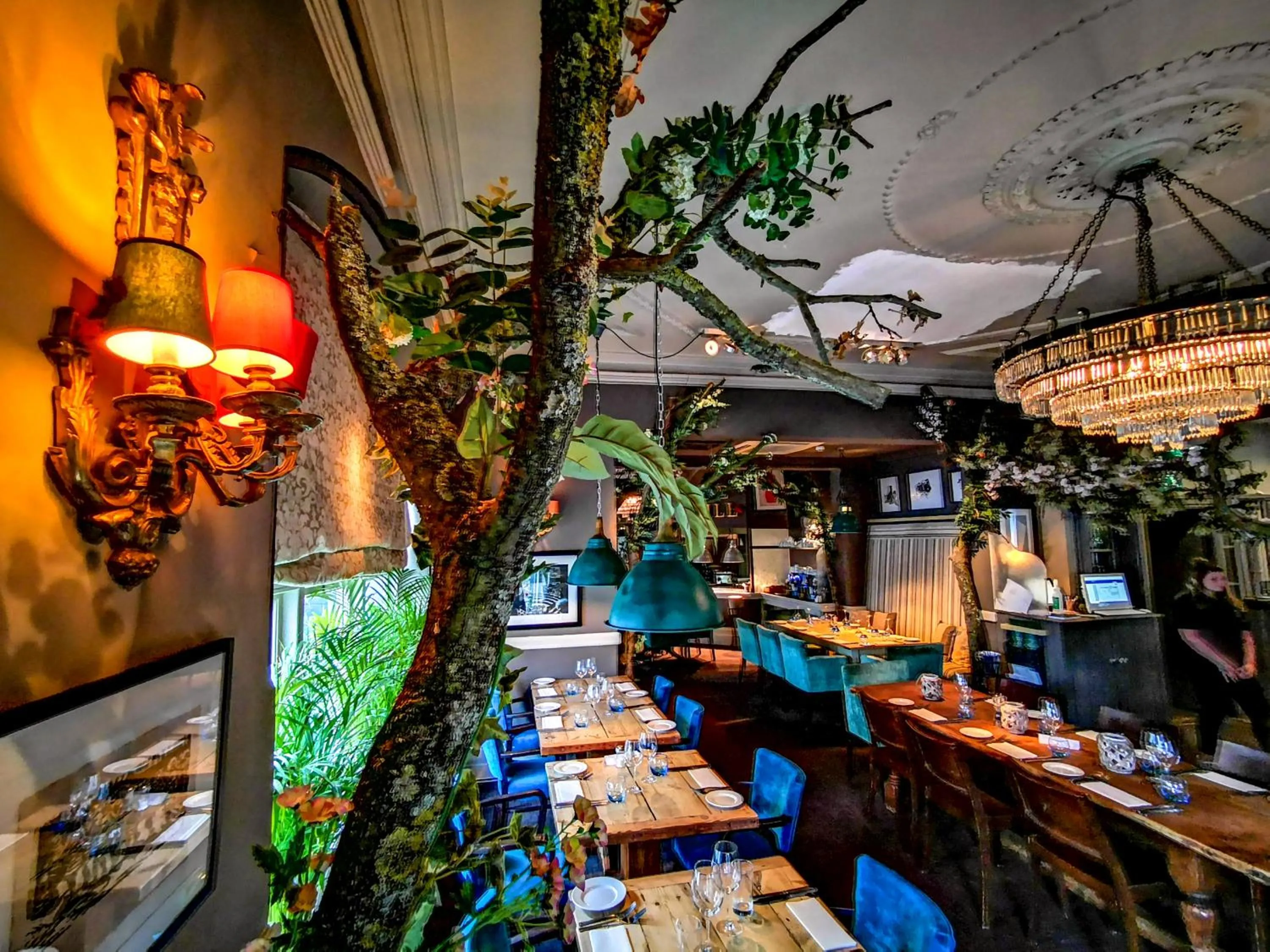 OX Hotel, Bar, & Grill