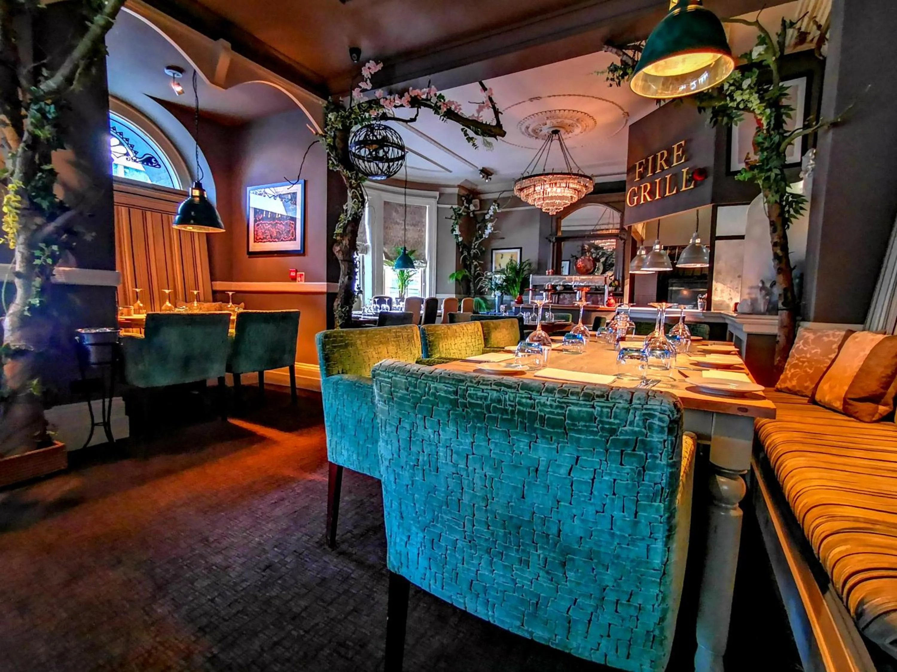 OX Hotel, Bar, & Grill