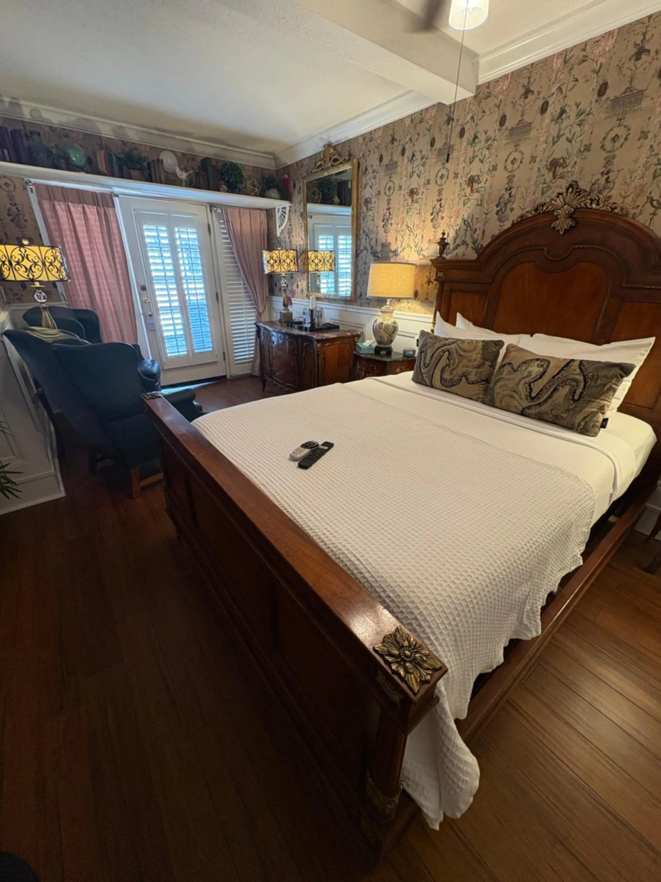 Bed in Casablanca Inn on the Bay