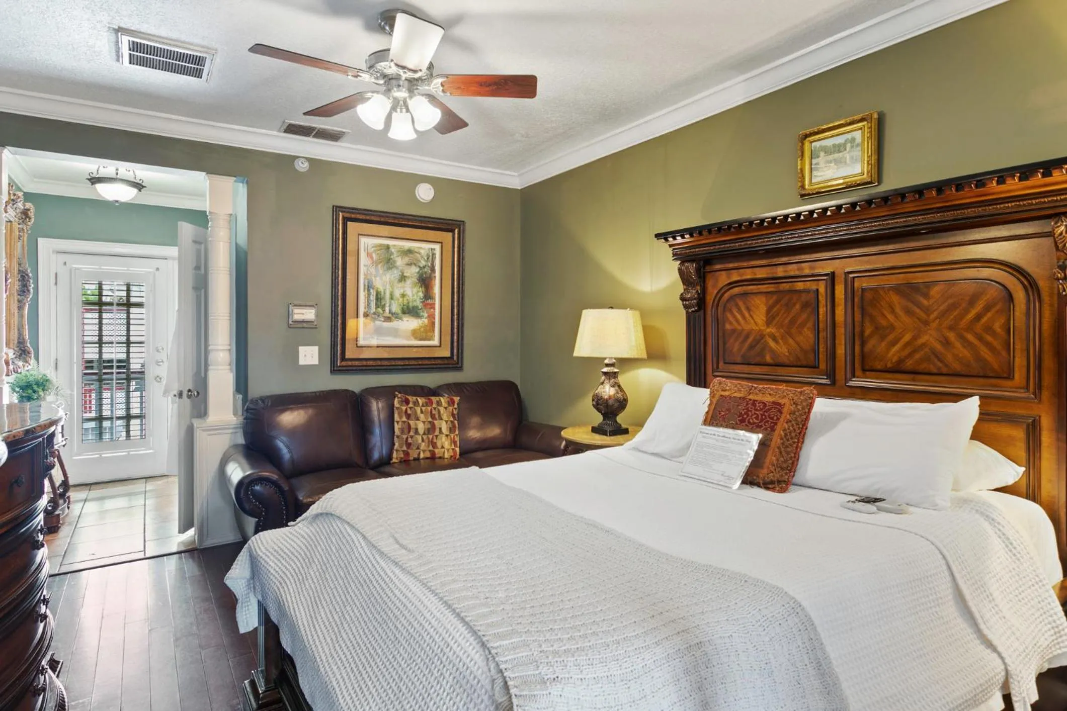 Bed in Casablanca Inn on the Bay