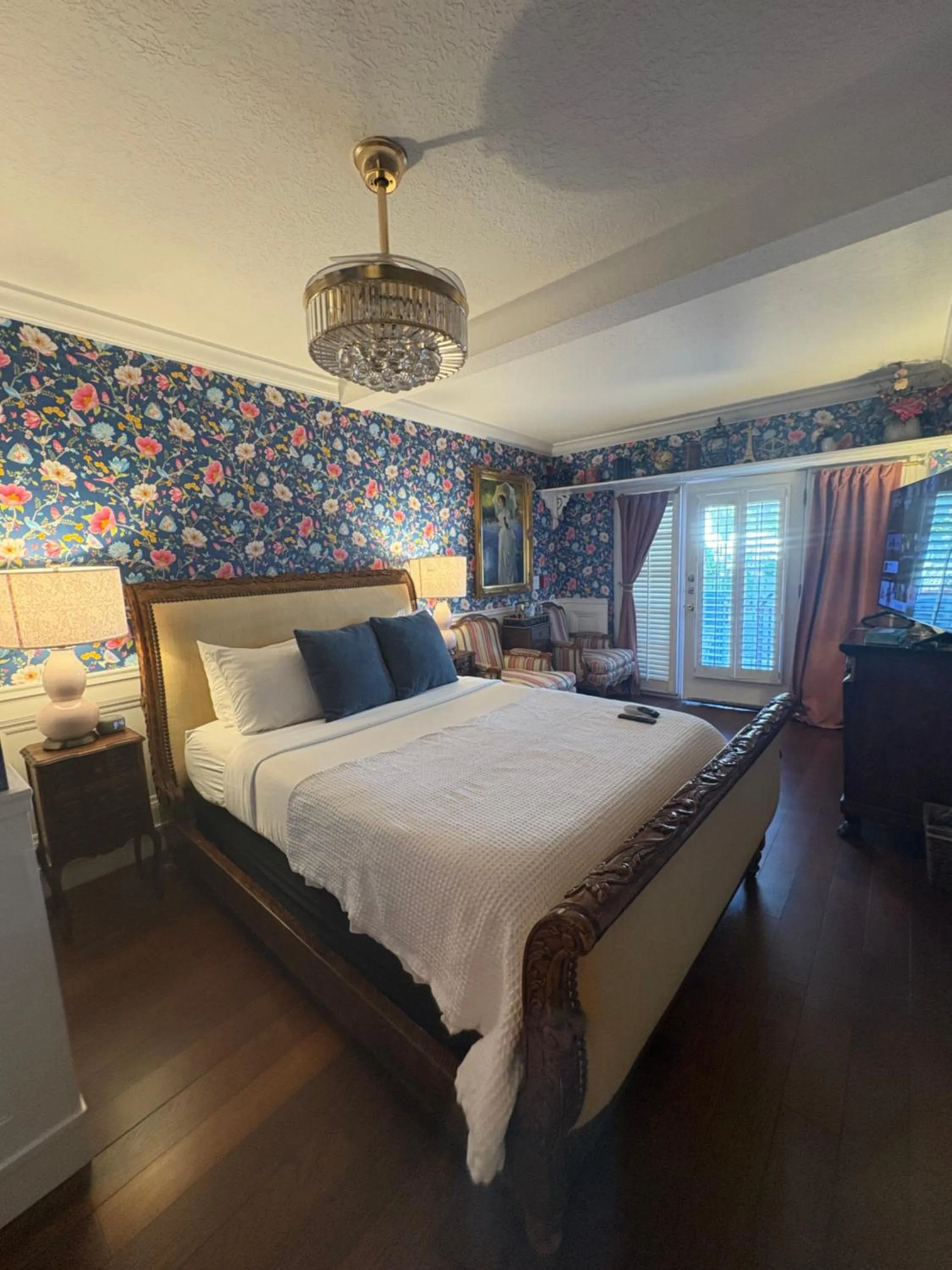 Bed in Casablanca Inn on the Bay