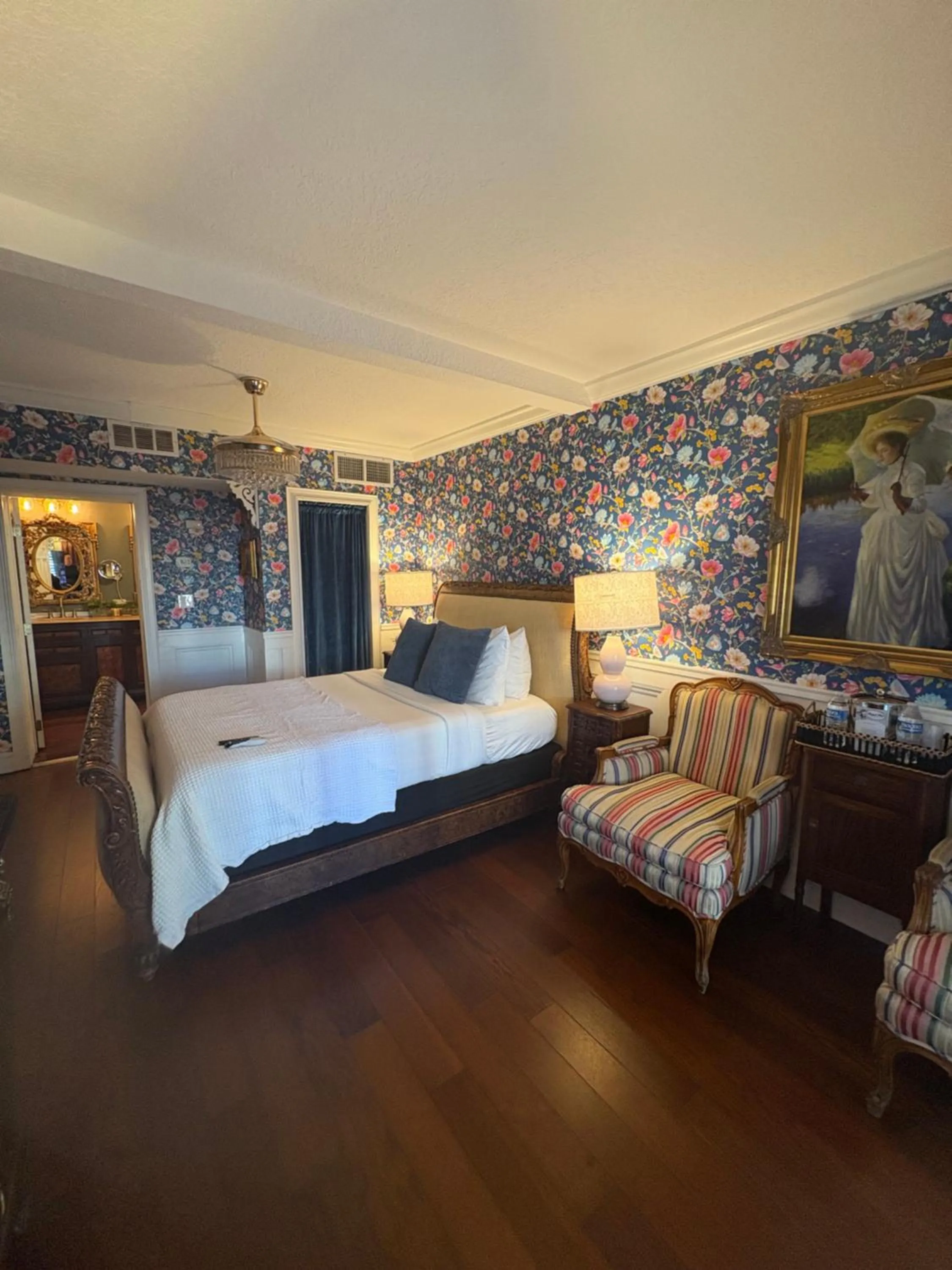 Bed in Casablanca Inn on the Bay