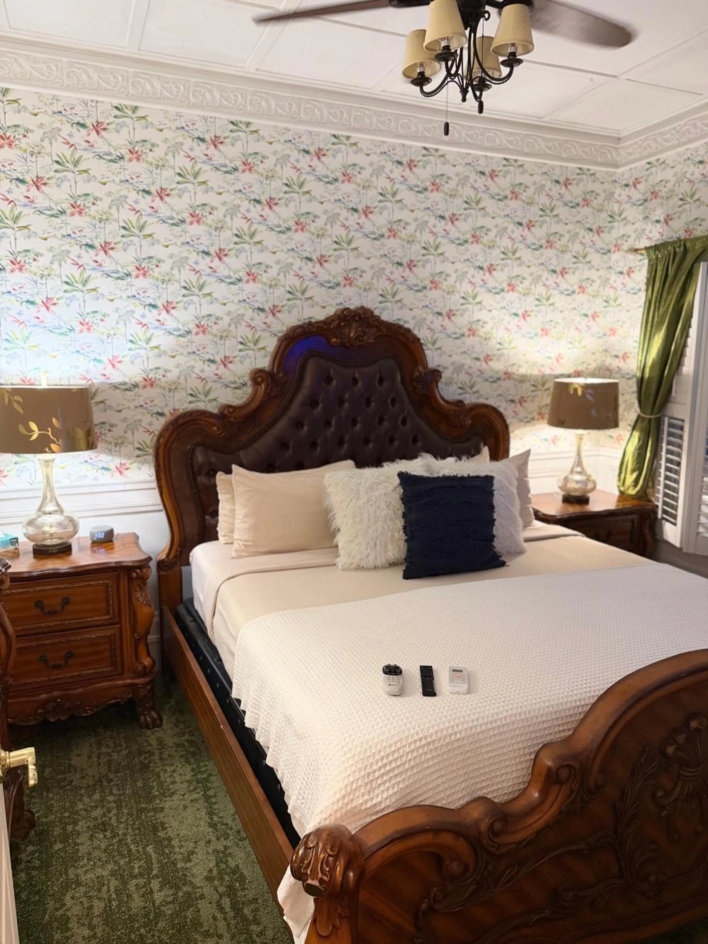 Bed in Casablanca Inn on the Bay