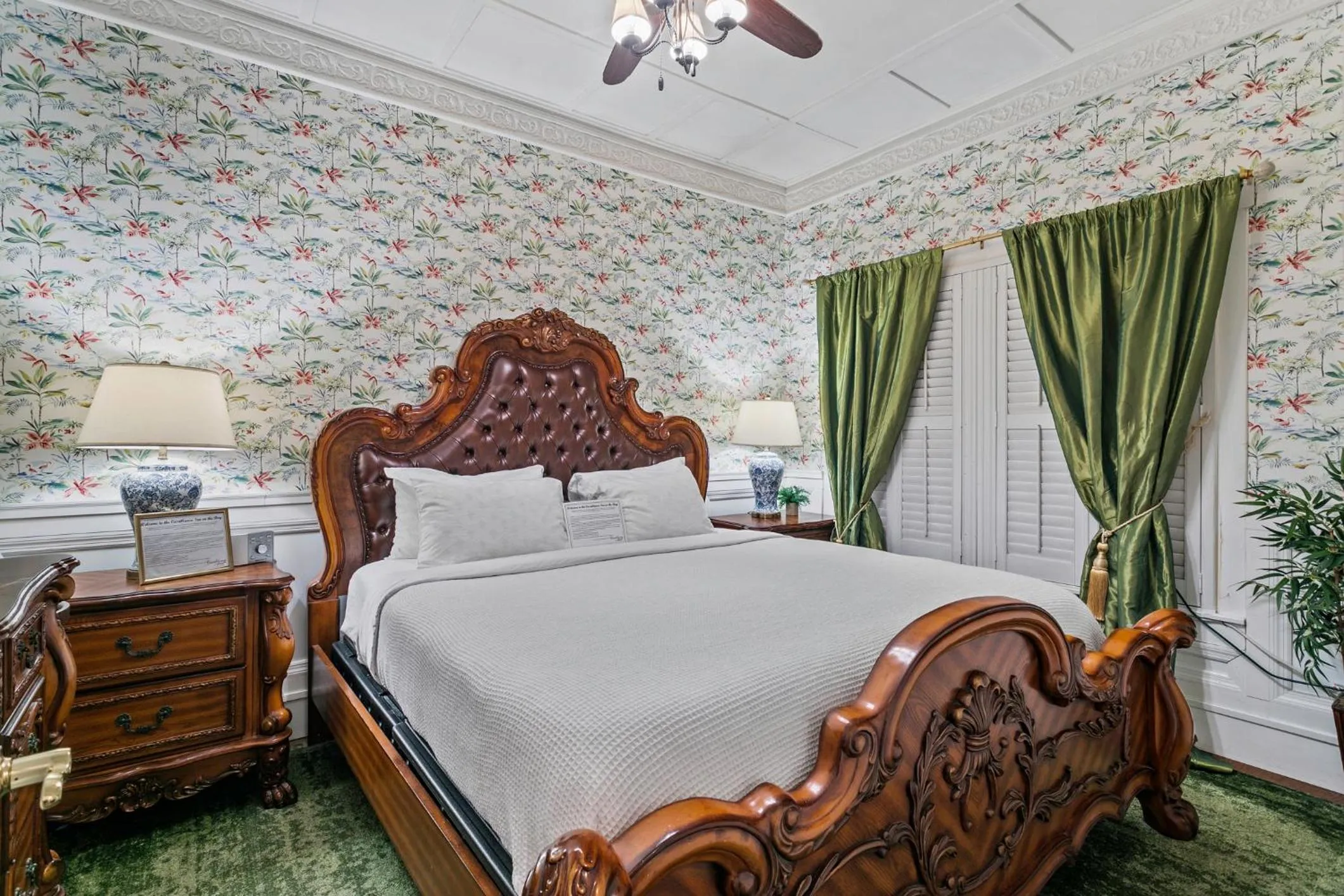 Bed in Casablanca Inn on the Bay