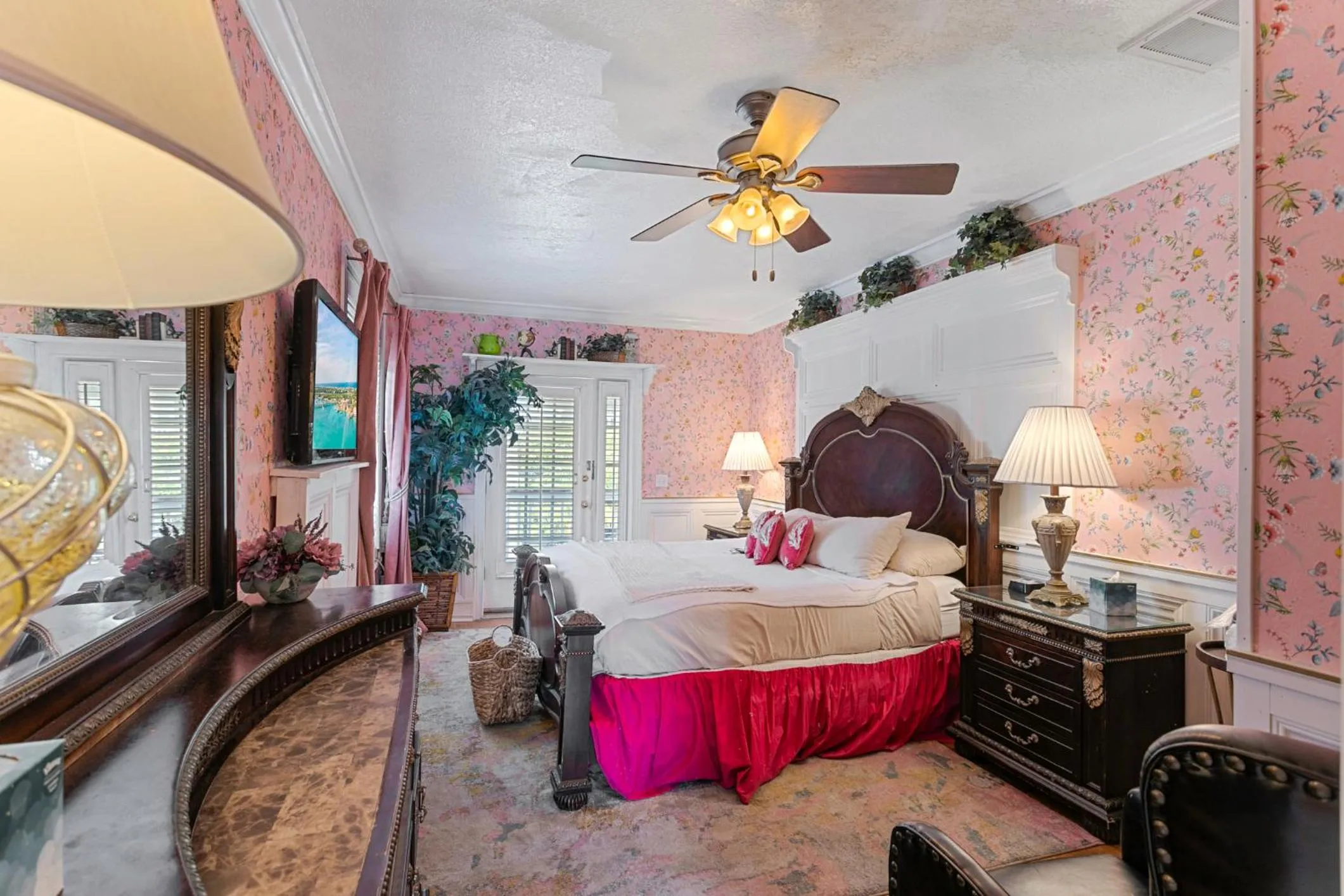 Bed in Casablanca Inn on the Bay