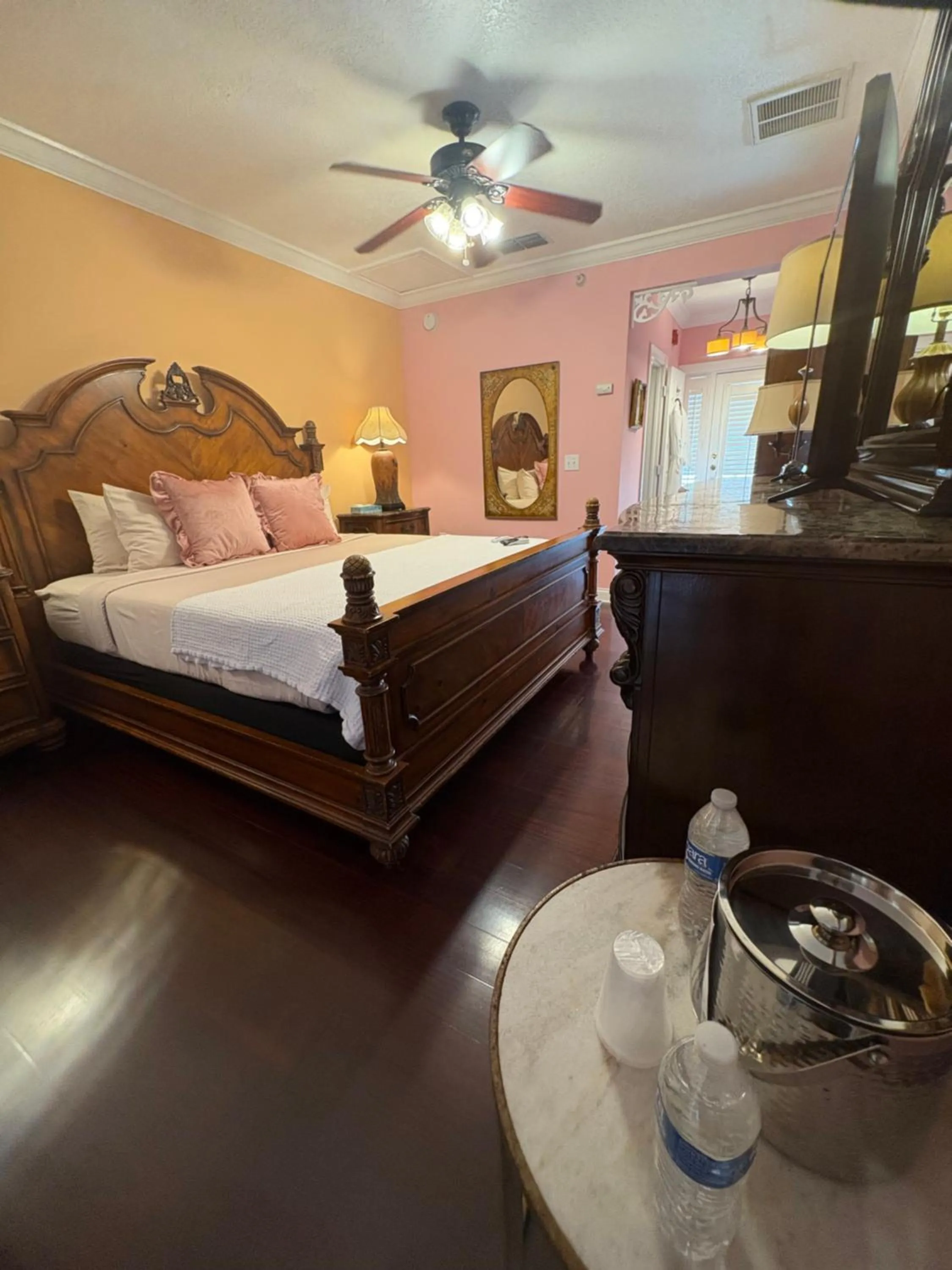 Bed in Casablanca Inn on the Bay