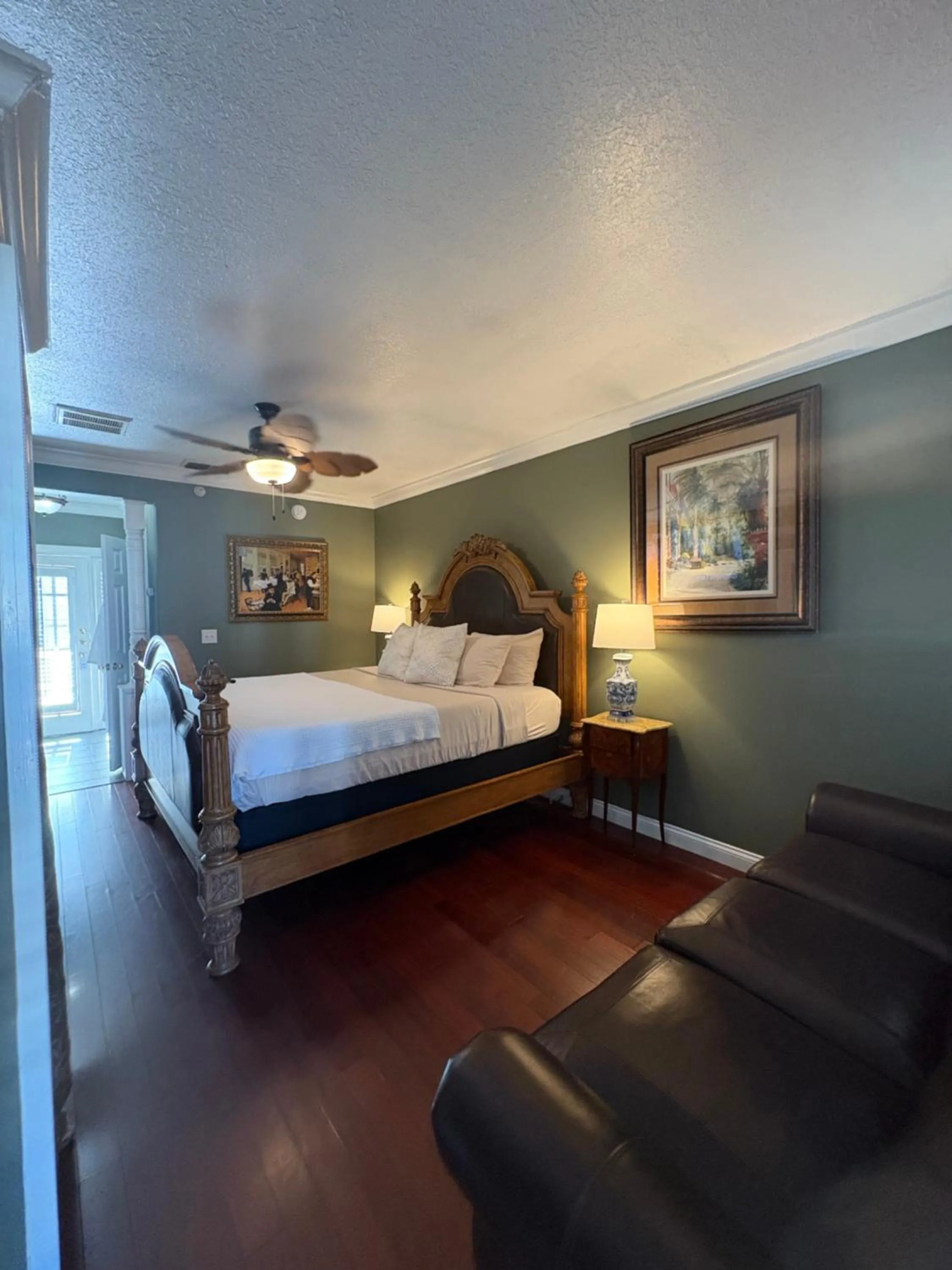 Bed in Casablanca Inn on the Bay