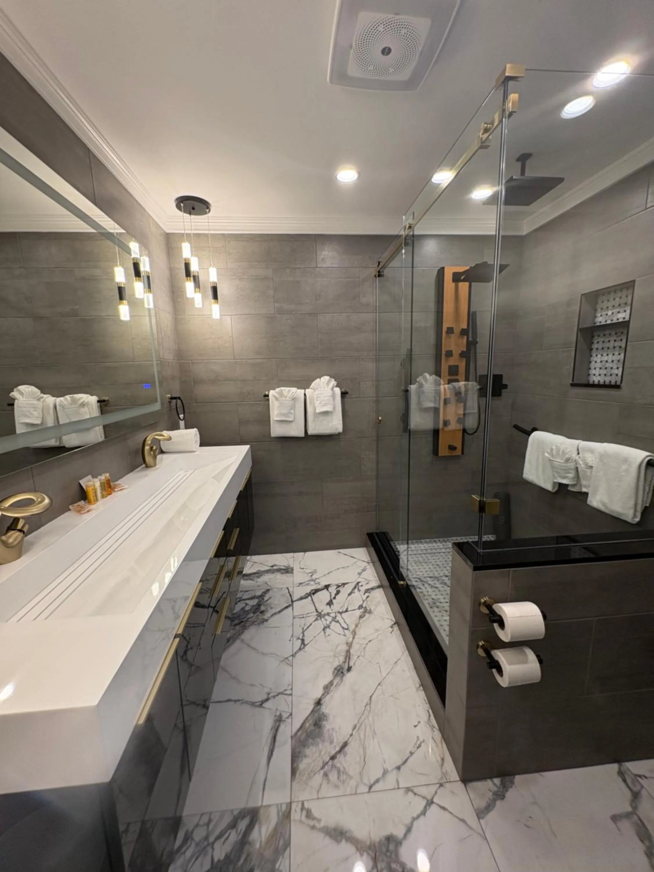 Casablanca Inn on the Bay