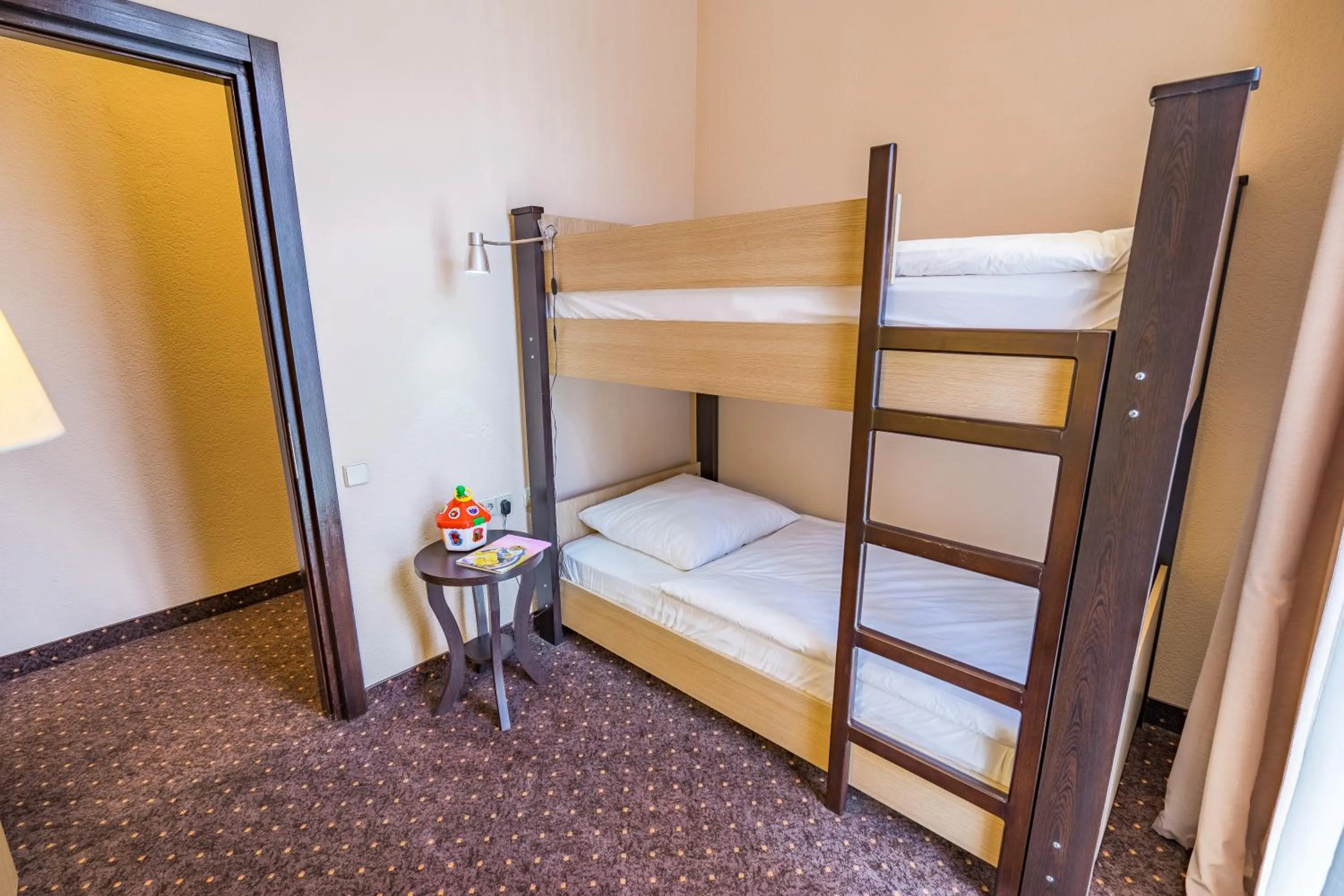 Bedroom, Bed in Hotel Lomsia