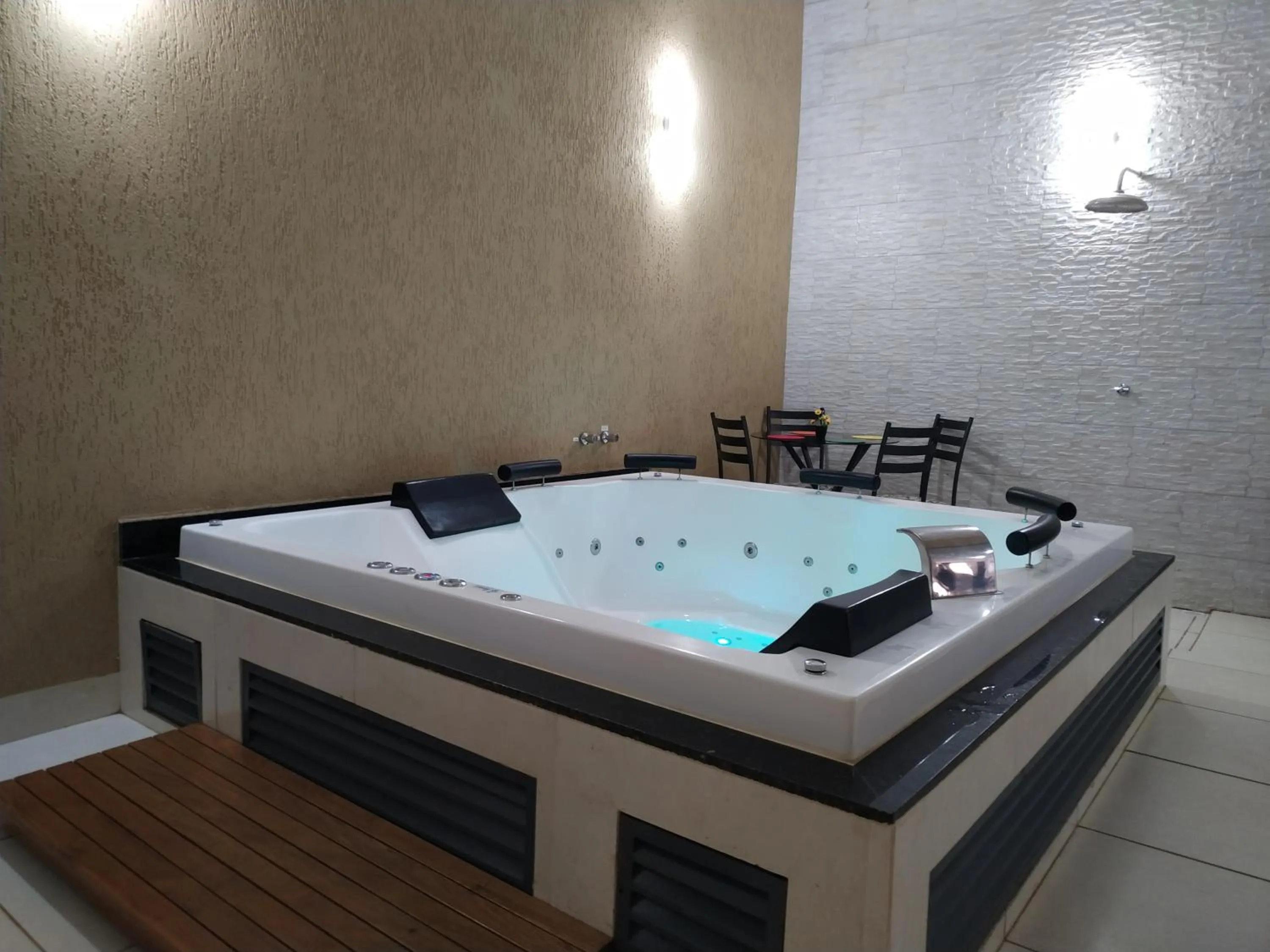 Casa com 2 quartos e banheira de Hidromassagem