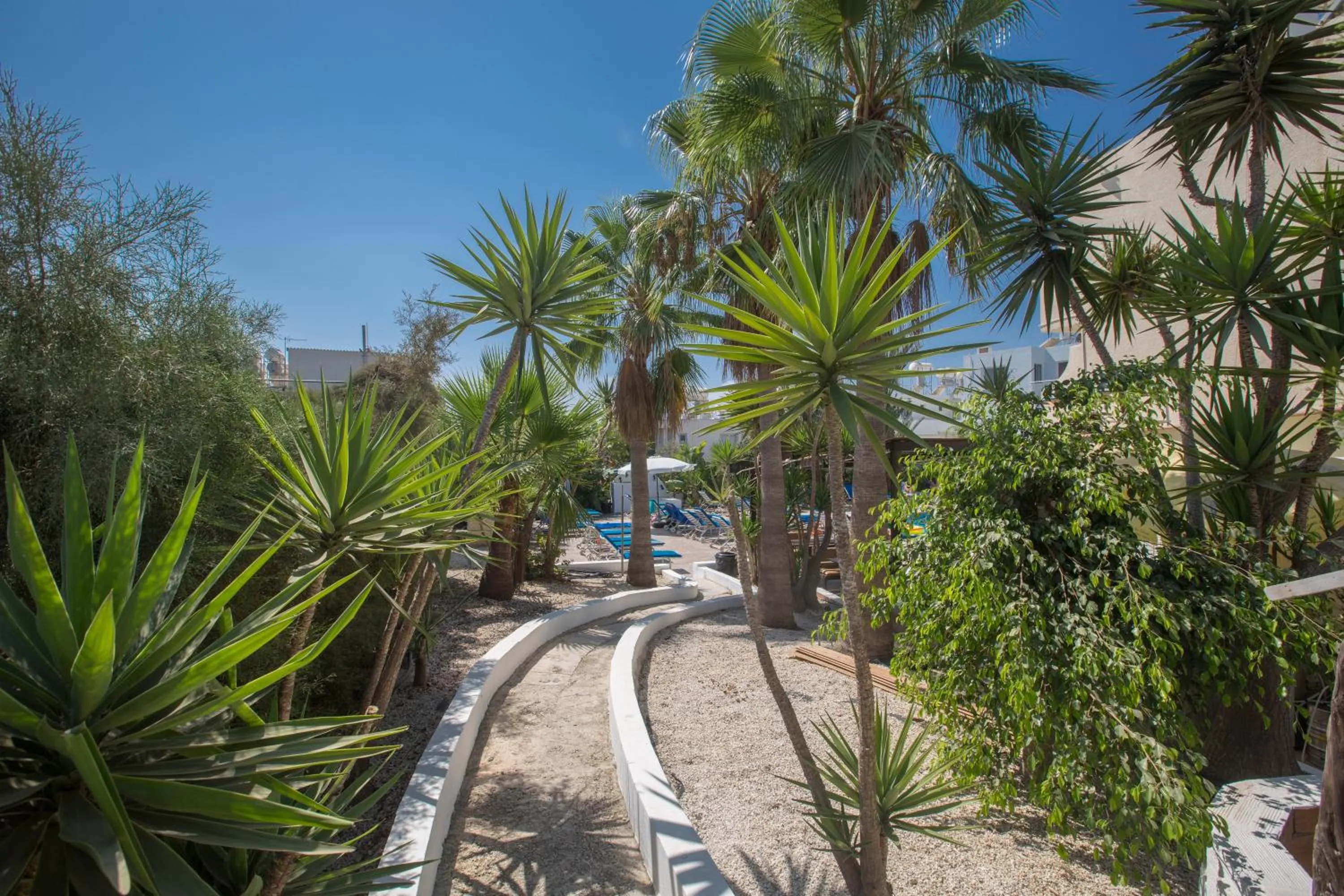 Pavlinia Hotel & Apartments