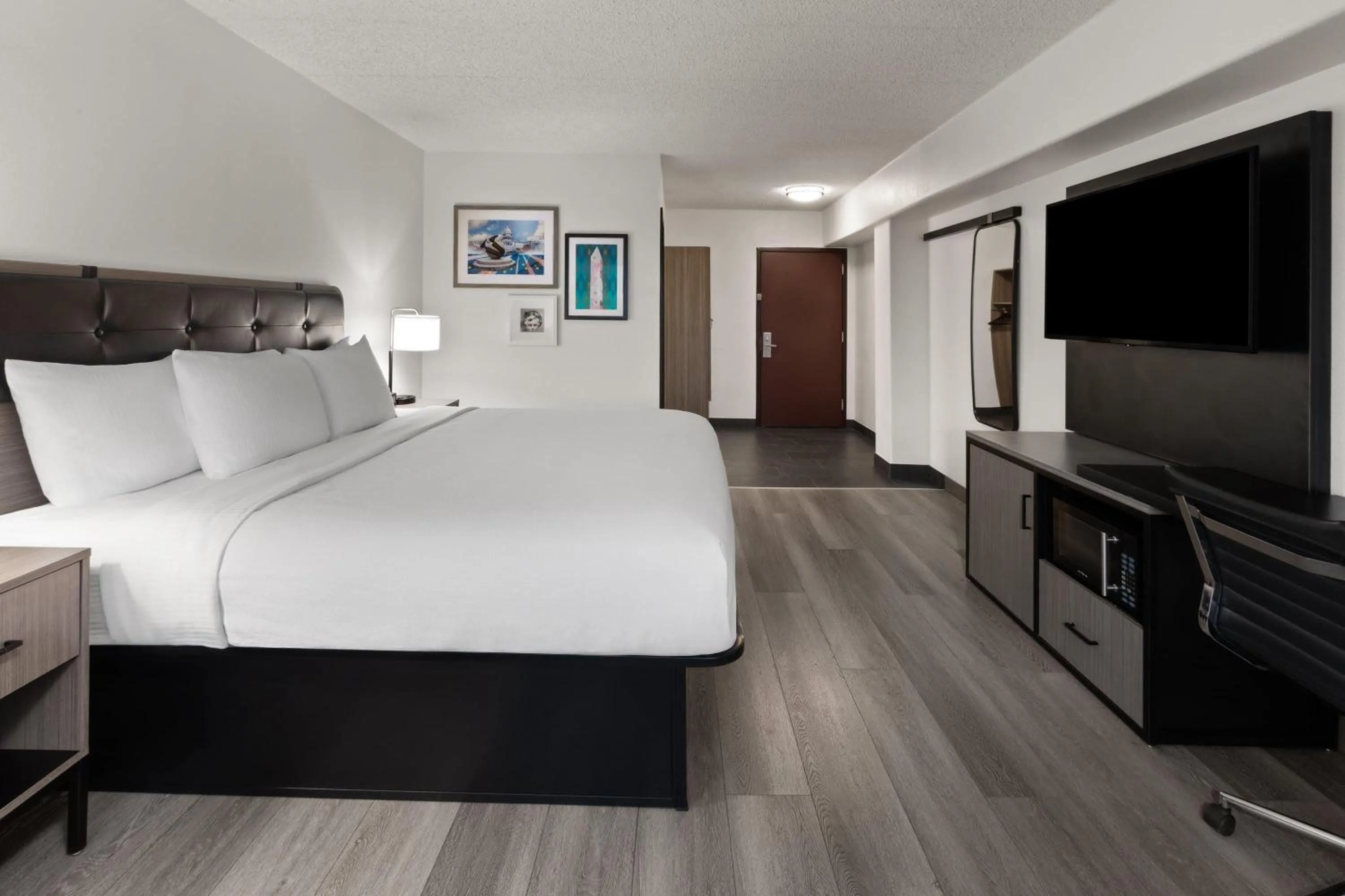 Photo of the whole room in Holiday Inn Express & Suites Washington DC - NoMA by IHG