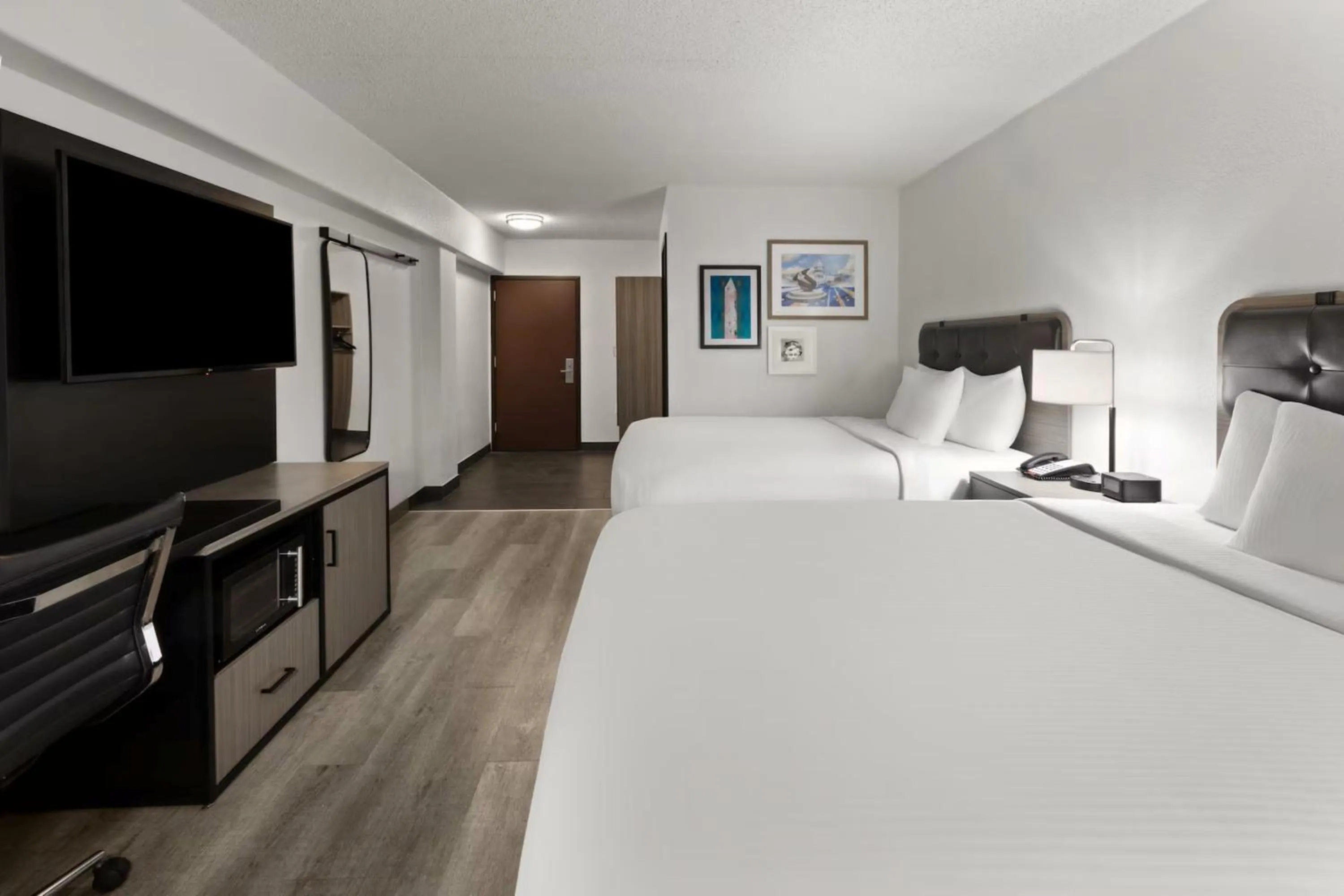 Photo of the whole room, Bed in Holiday Inn Express & Suites Washington DC - NoMA by IHG