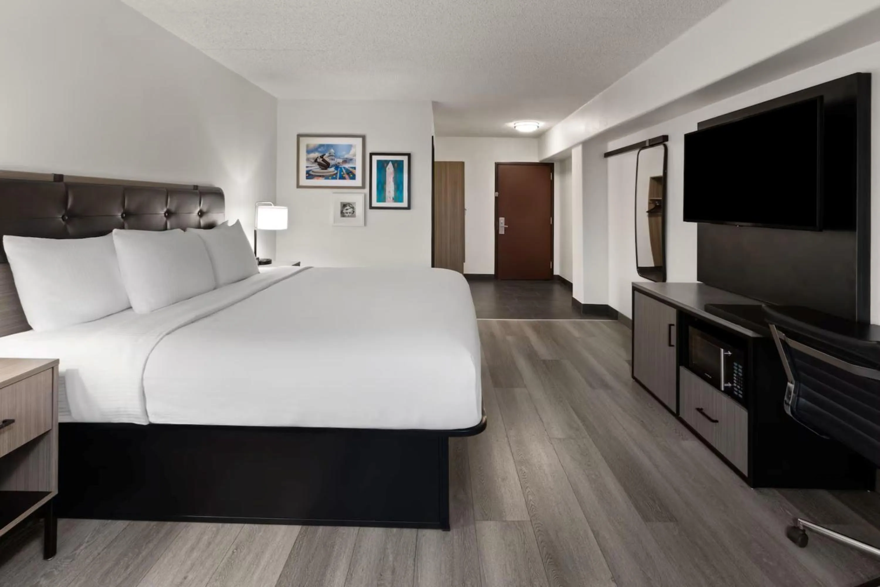 Photo of the whole room, Bed in Holiday Inn Express & Suites Washington DC - NoMA by IHG