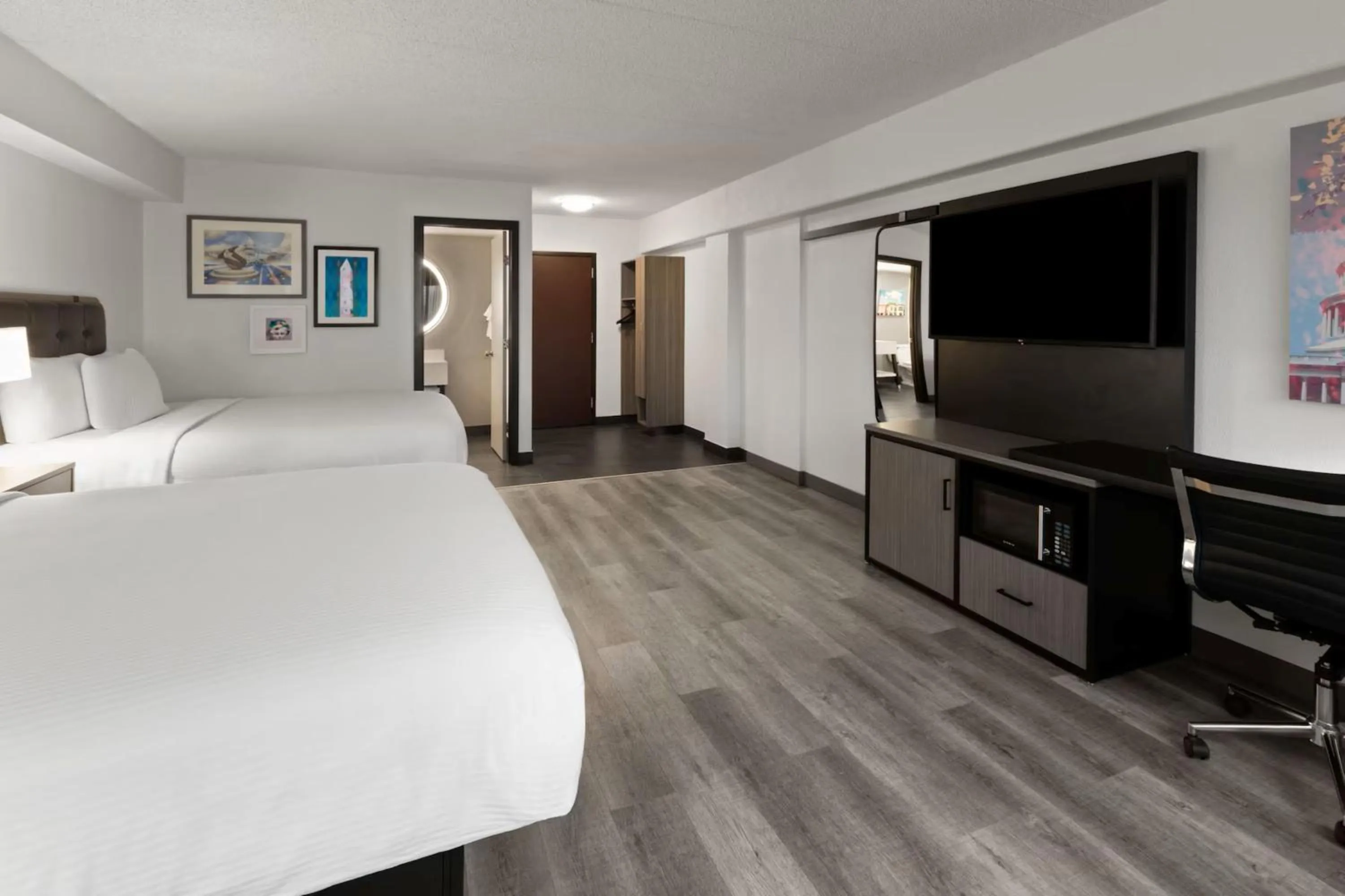 Photo of the whole room, Bed in Holiday Inn Express & Suites Washington DC - NoMA by IHG