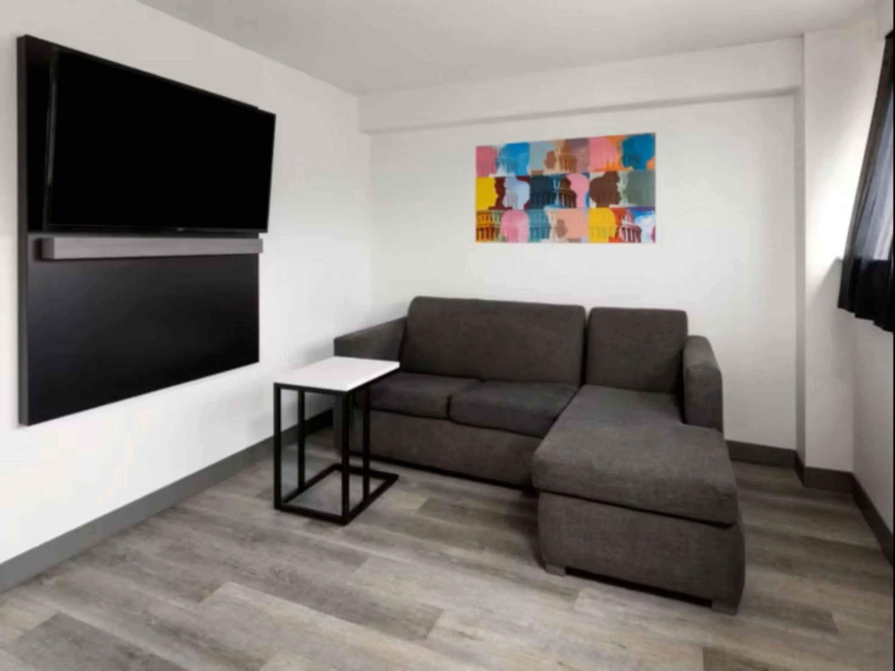 TV and multimedia in Holiday Inn Express & Suites Washington DC - NoMA by IHG