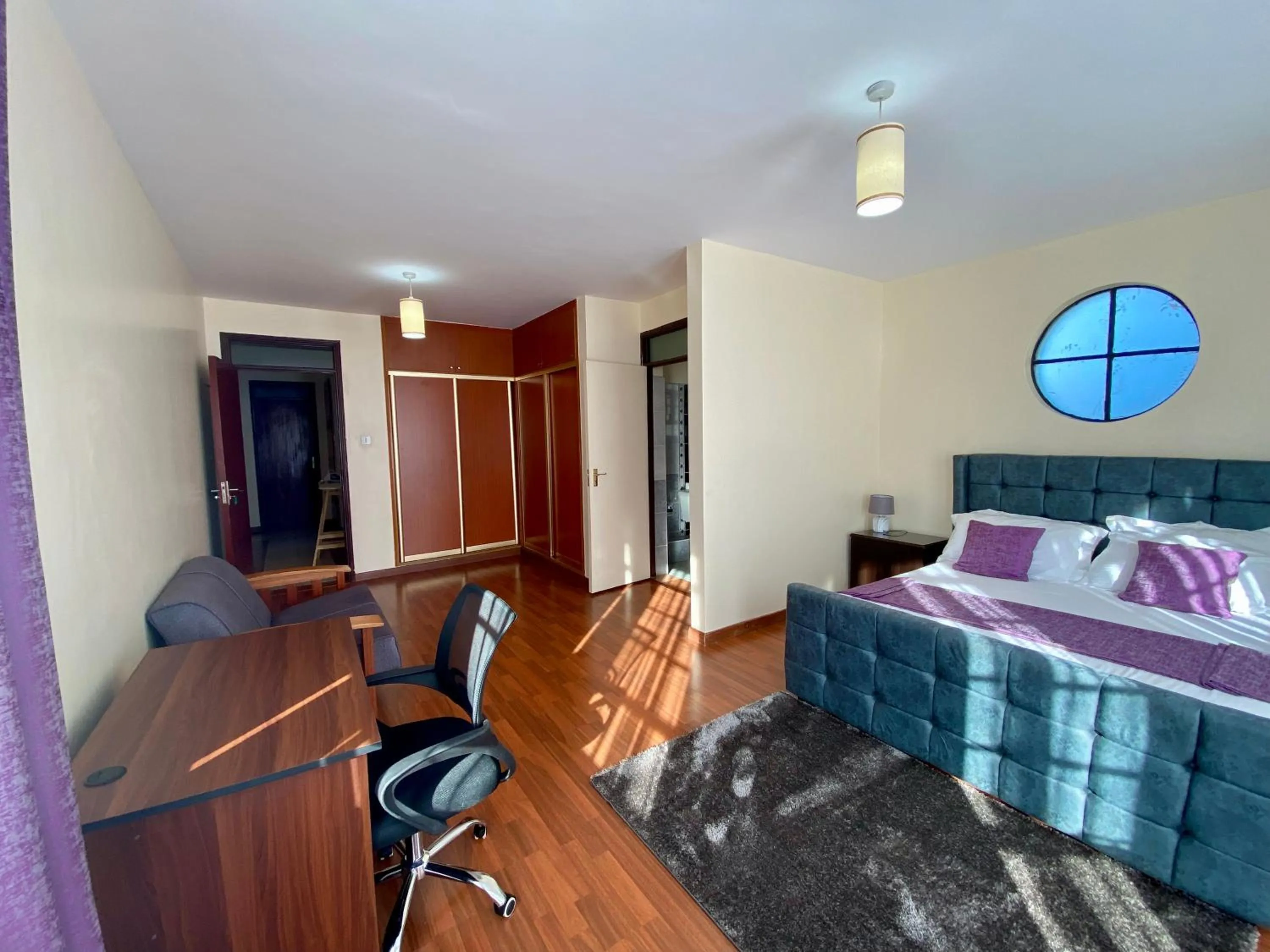 Photo of the whole room, Bed in Takdiri Homes