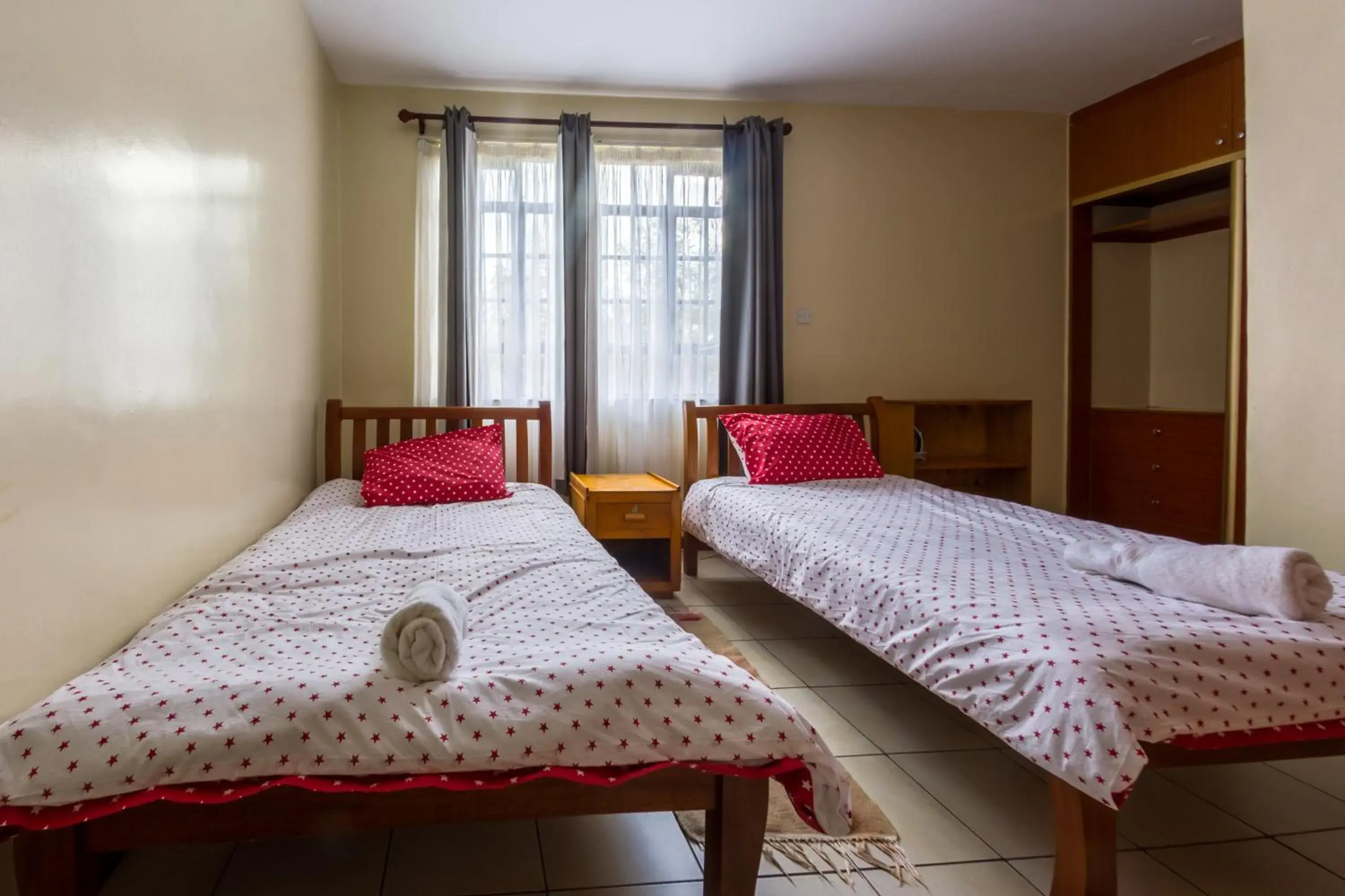 Twin Room with Bathroom in Takdiri Homes Twin Room with Bathroom in Takdiri Homes