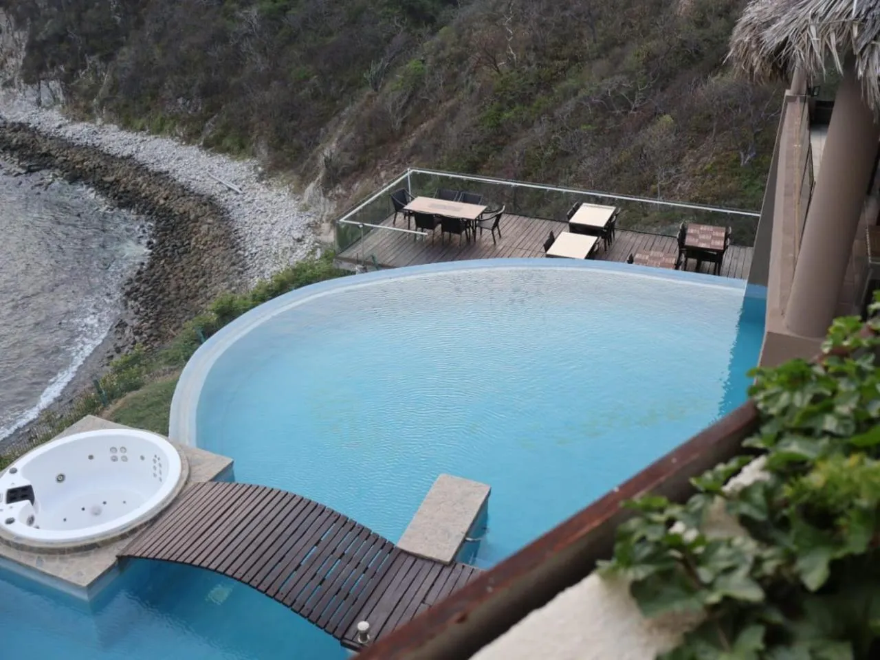 Swimming pool in Pacific King Hotel