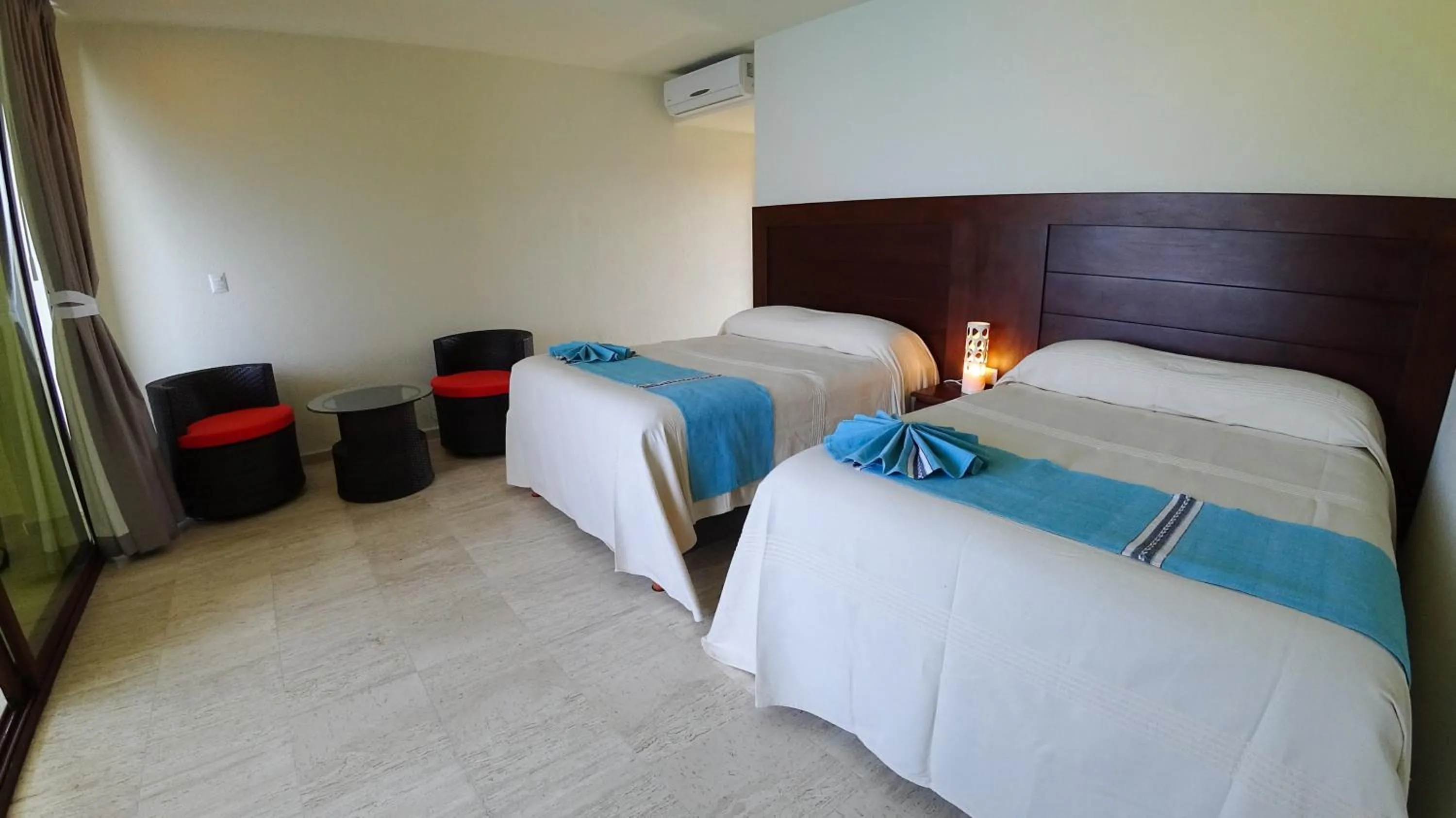 Photo of the whole room, Bed in Pacific King Hotel