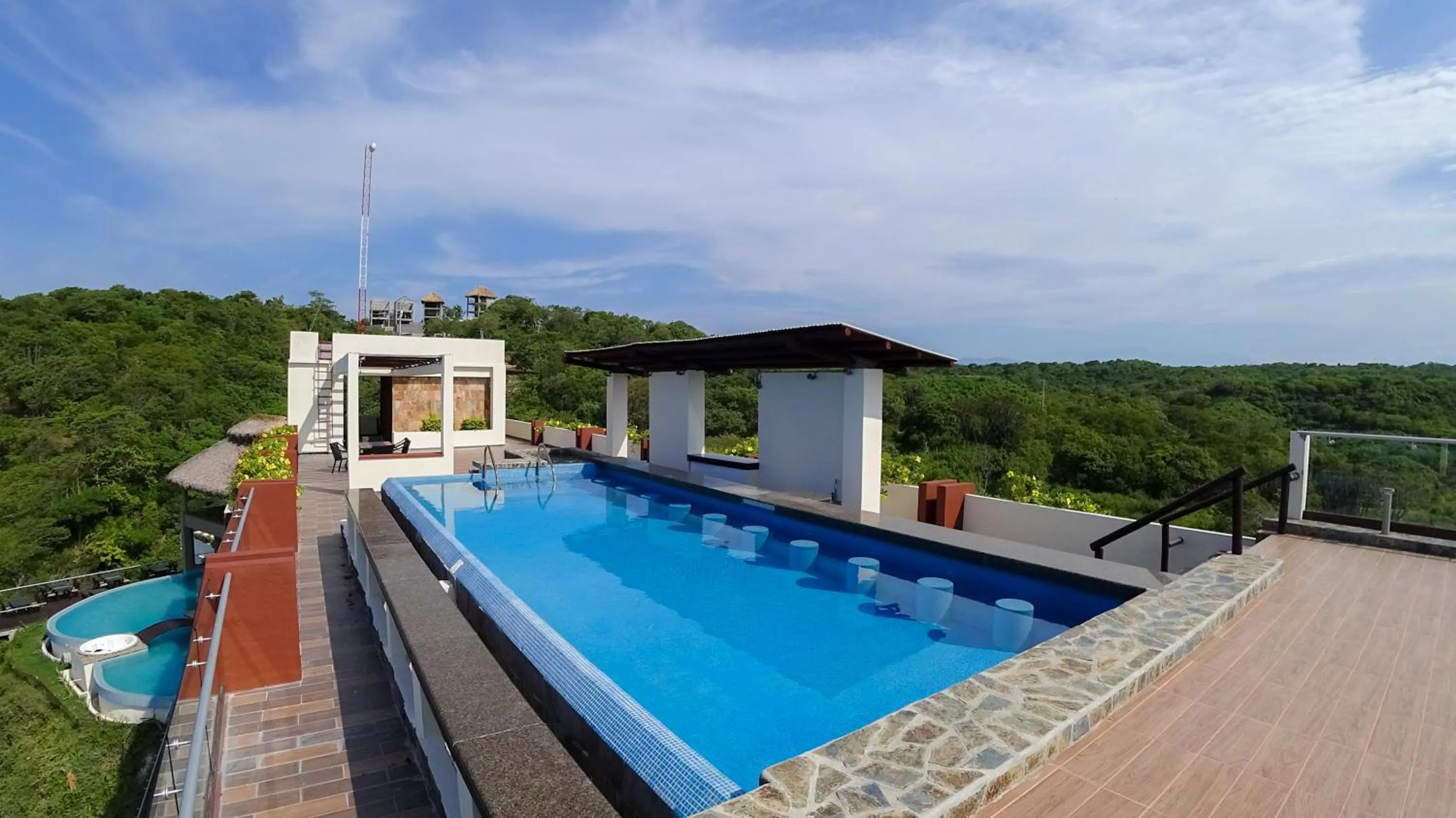 Swimming pool in Pacific King Hotel