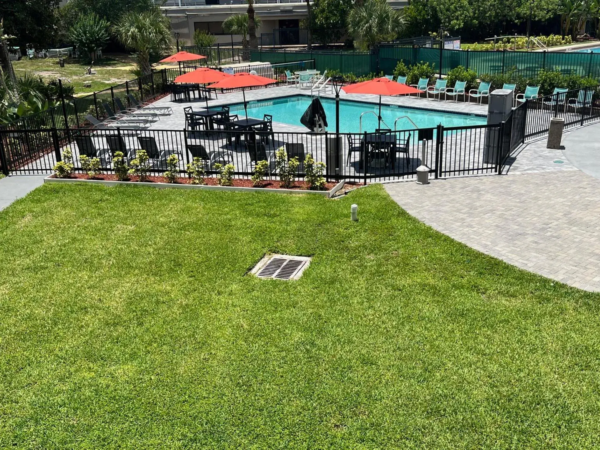 Pool view in Clarion Inn Orlando International Drive - ICON Park Pool view in Clarion Inn Orlando International Drive - ICON Park