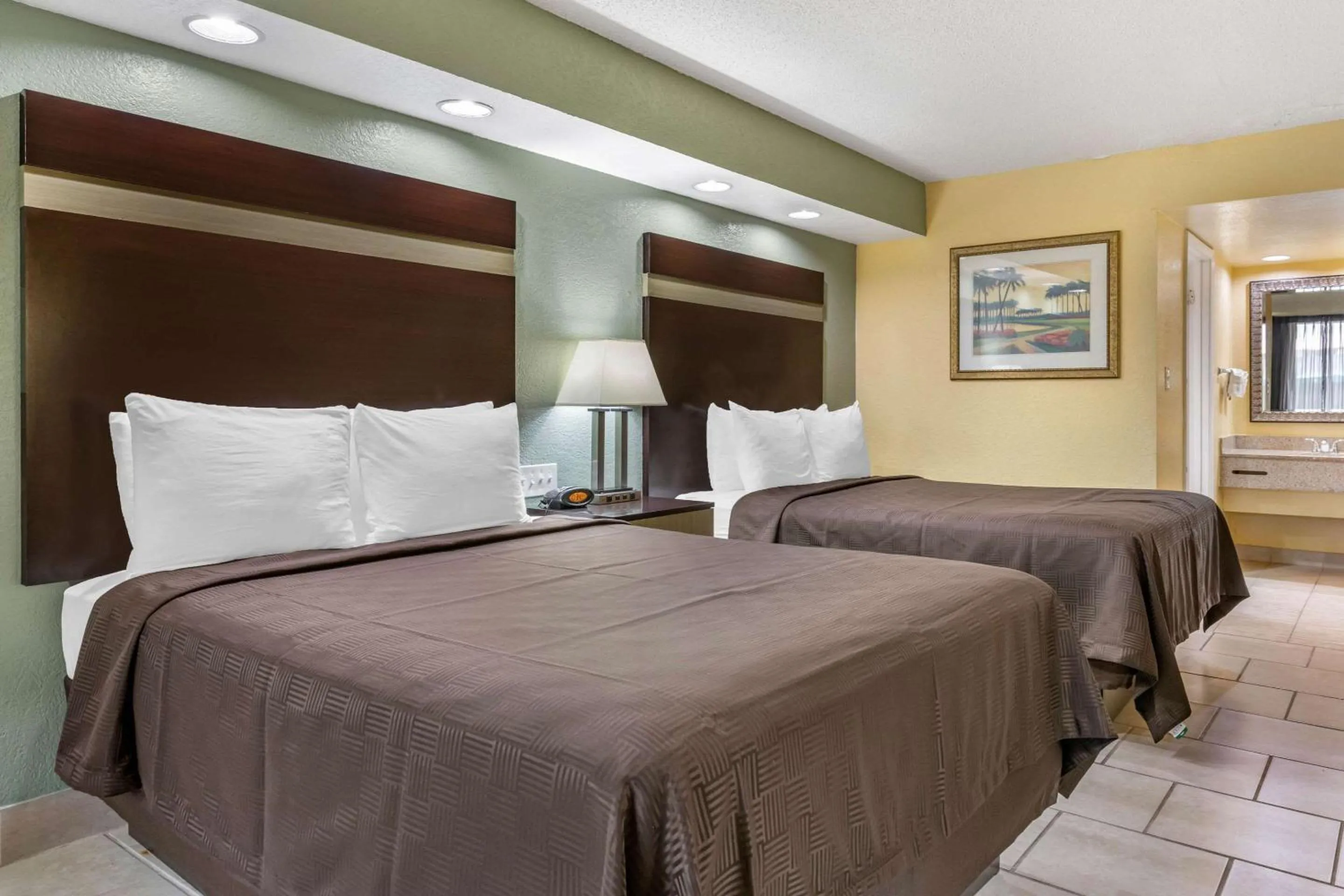 Bedroom, Bed in Clarion Inn Orlando International Drive - ICON Park