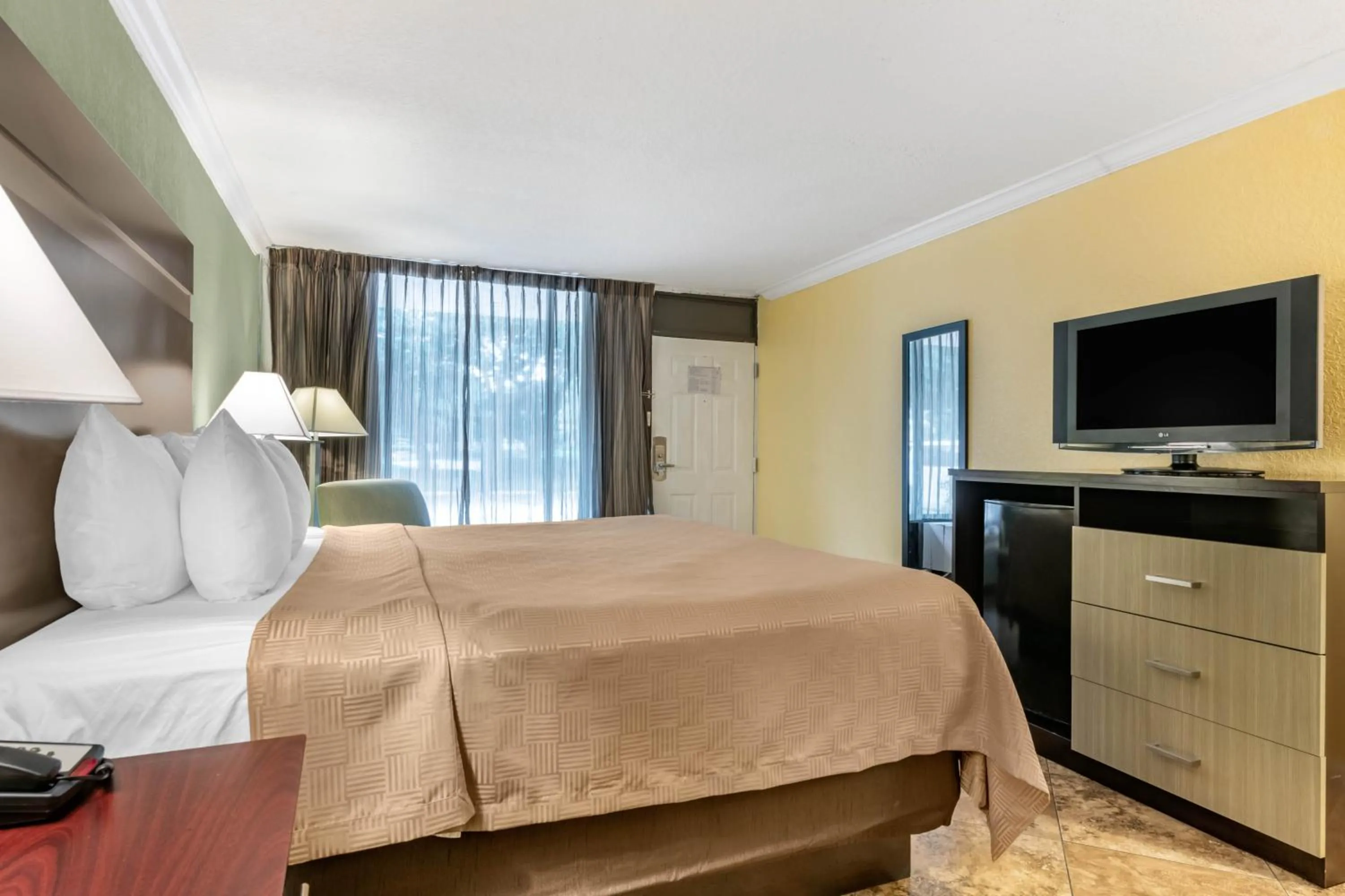 Photo of the whole room, Bed in Clarion Inn Orlando International Drive - ICON Park